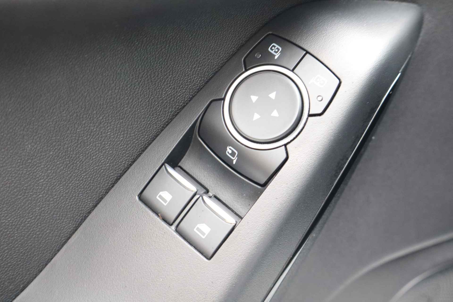 Ford Fiesta 1.1 Trend NL-Auto!! Apple Car-play I Navigatie I PDC -- 2de Pinksterdag open van 11.00 t/m 15.30 uur -- - 22/30