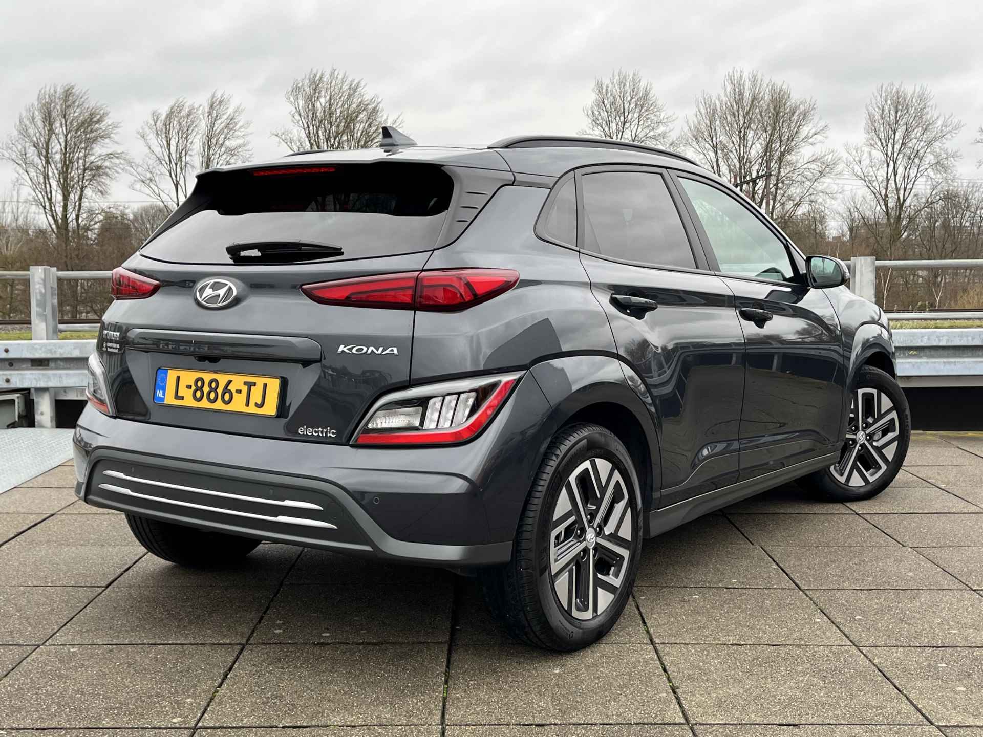 Hyundai KONA EV Premium 64 kWh | Leder | Stoelverwarming | Navigatie - 14/39