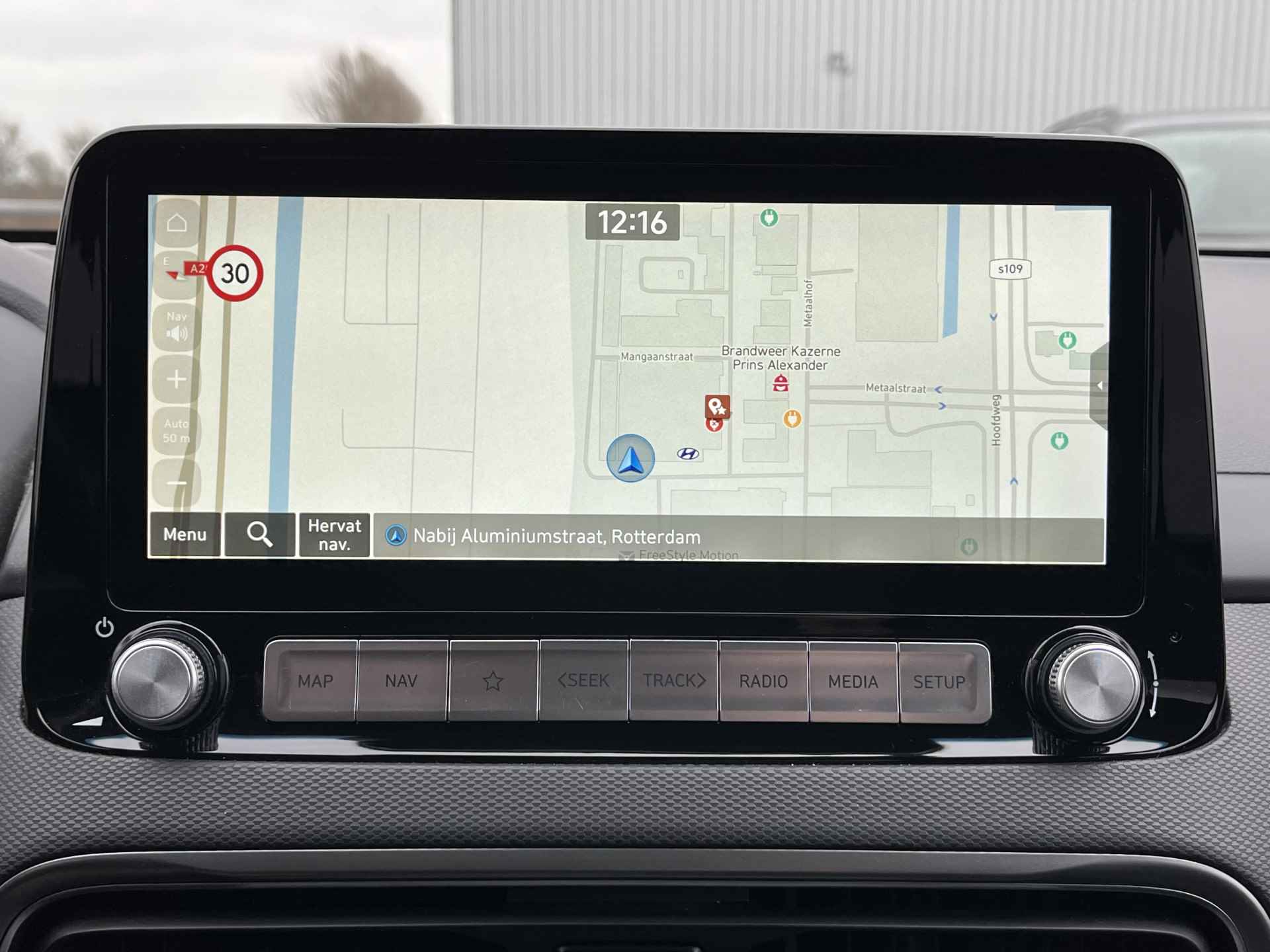 Hyundai KONA EV Premium 64 kWh | Leder | Stoelverwarming | Navigatie - 31/39