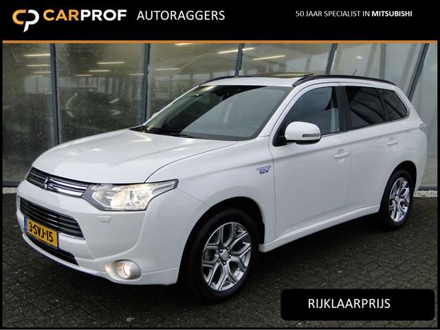 Mitsubishi Outlander 2.0 PHEV Instyle Nieuwe Accu & All-season! Leer | Schuifdak | Trekhaak