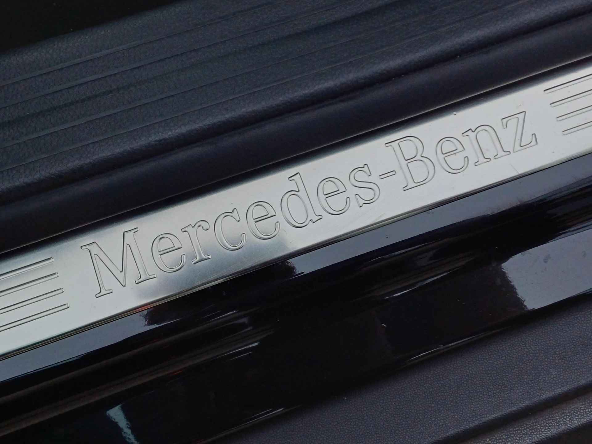 Mercedes-Benz GLA-klasse 180 Sport Edition Premium Plus Half Leder / Automaat / Navigatie / Panoramadak / Climate Control / LED / AMG-Styling - 17/47