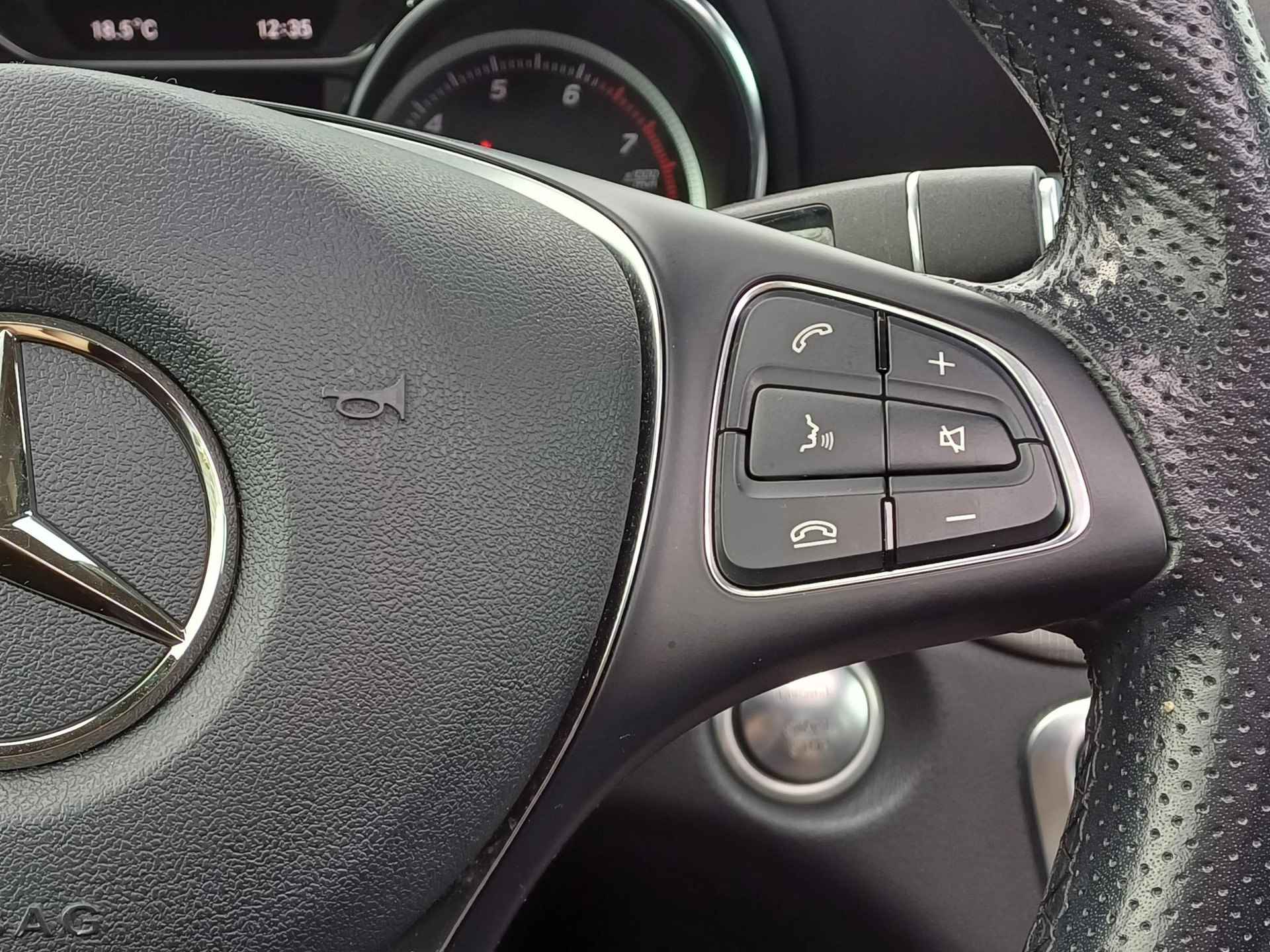 Mercedes-Benz GLA-klasse 180 Sport Edition Premium Plus Half Leder / Automaat / Navigatie / Panoramadak / Climate Control / LED / AMG-Styling - 27/47