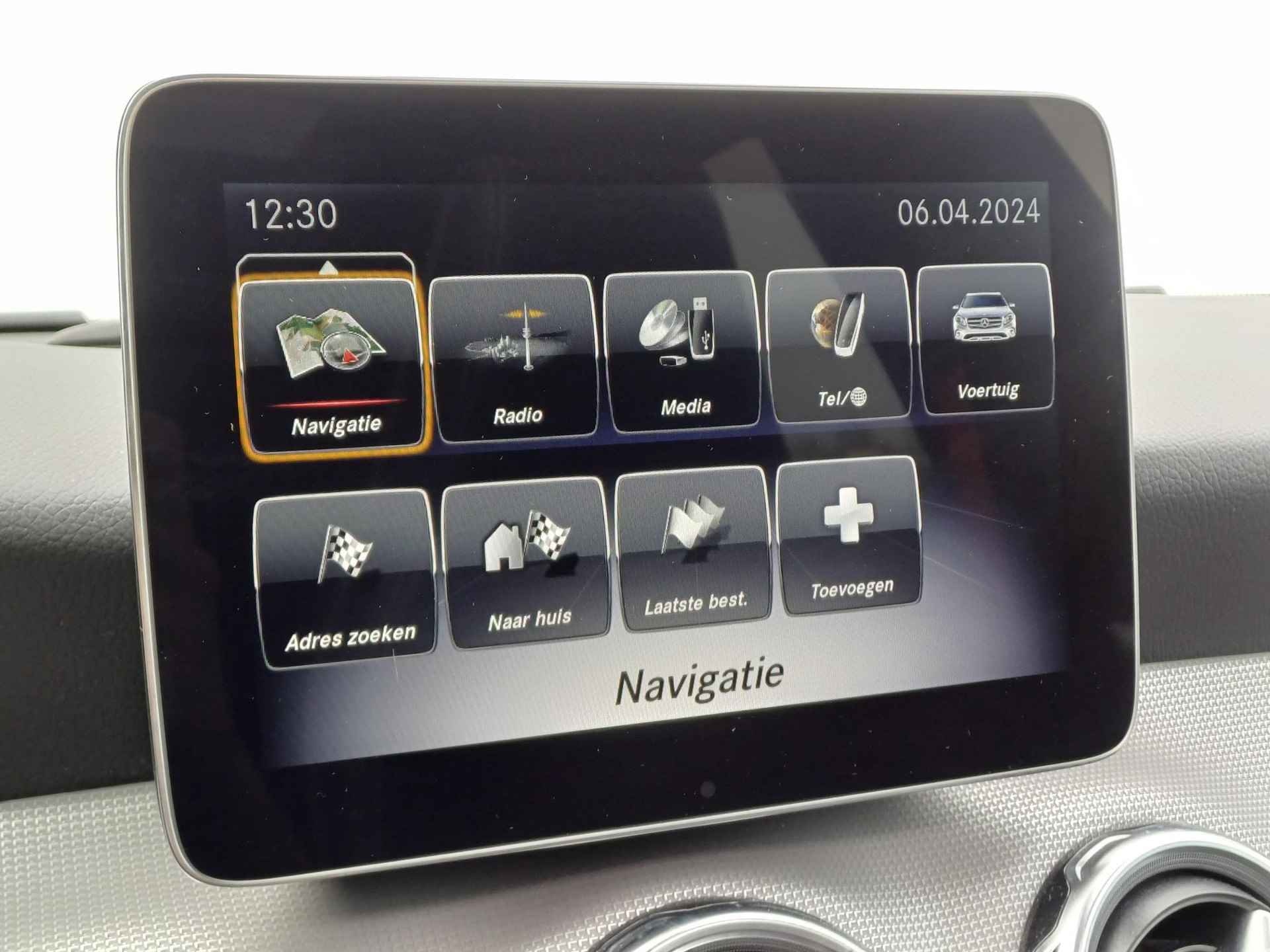Mercedes-Benz GLA-klasse 180 Sport Edition Premium Plus Half Leder / Automaat / Navigatie / Panoramadak / Climate Control / LED / AMG-Styling - 32/47