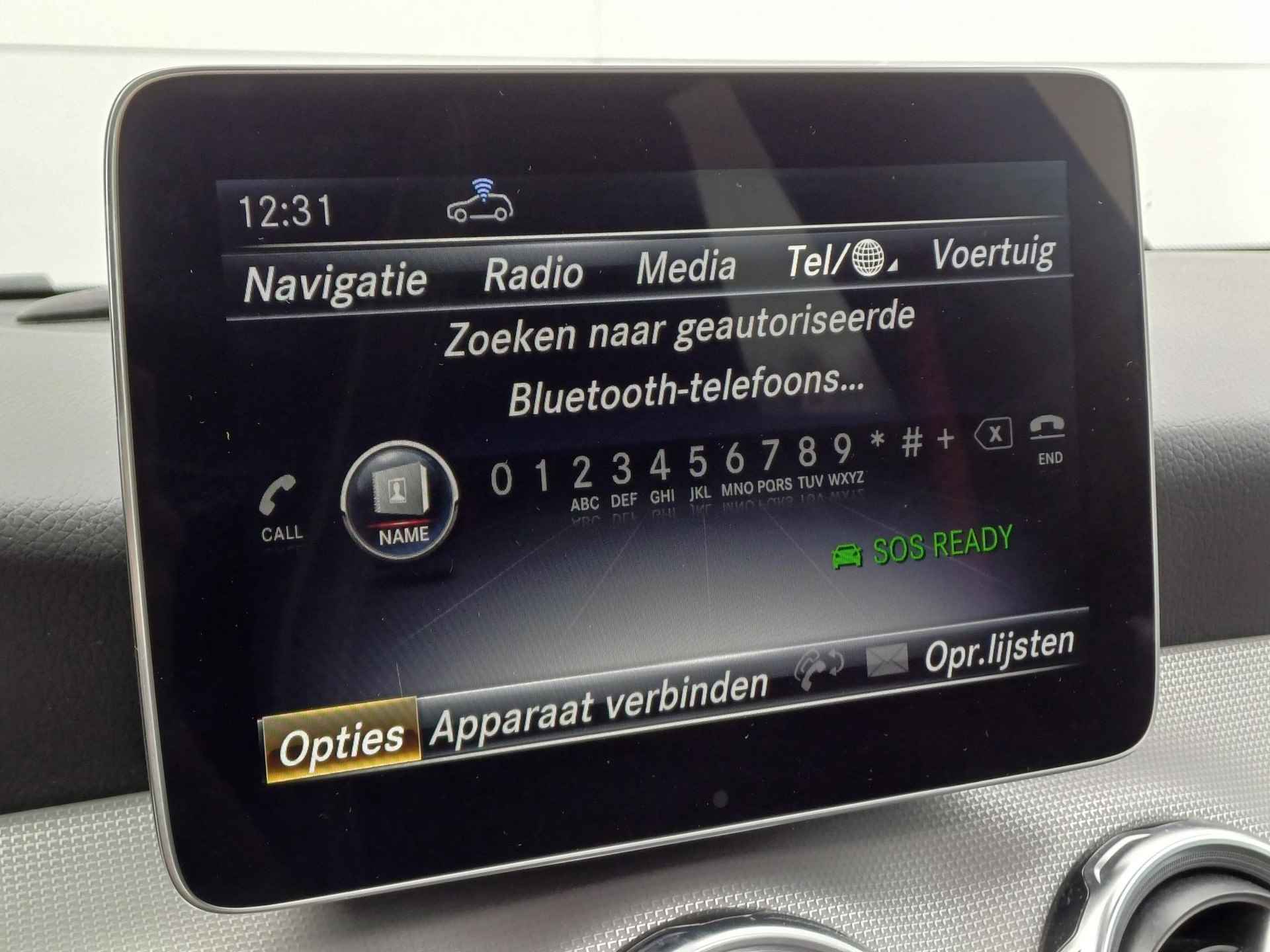 Mercedes-Benz GLA-klasse 180 Sport Edition Premium Plus Half Leder / Automaat / Navigatie / Panoramadak / Climate Control / LED / AMG-Styling - 36/47