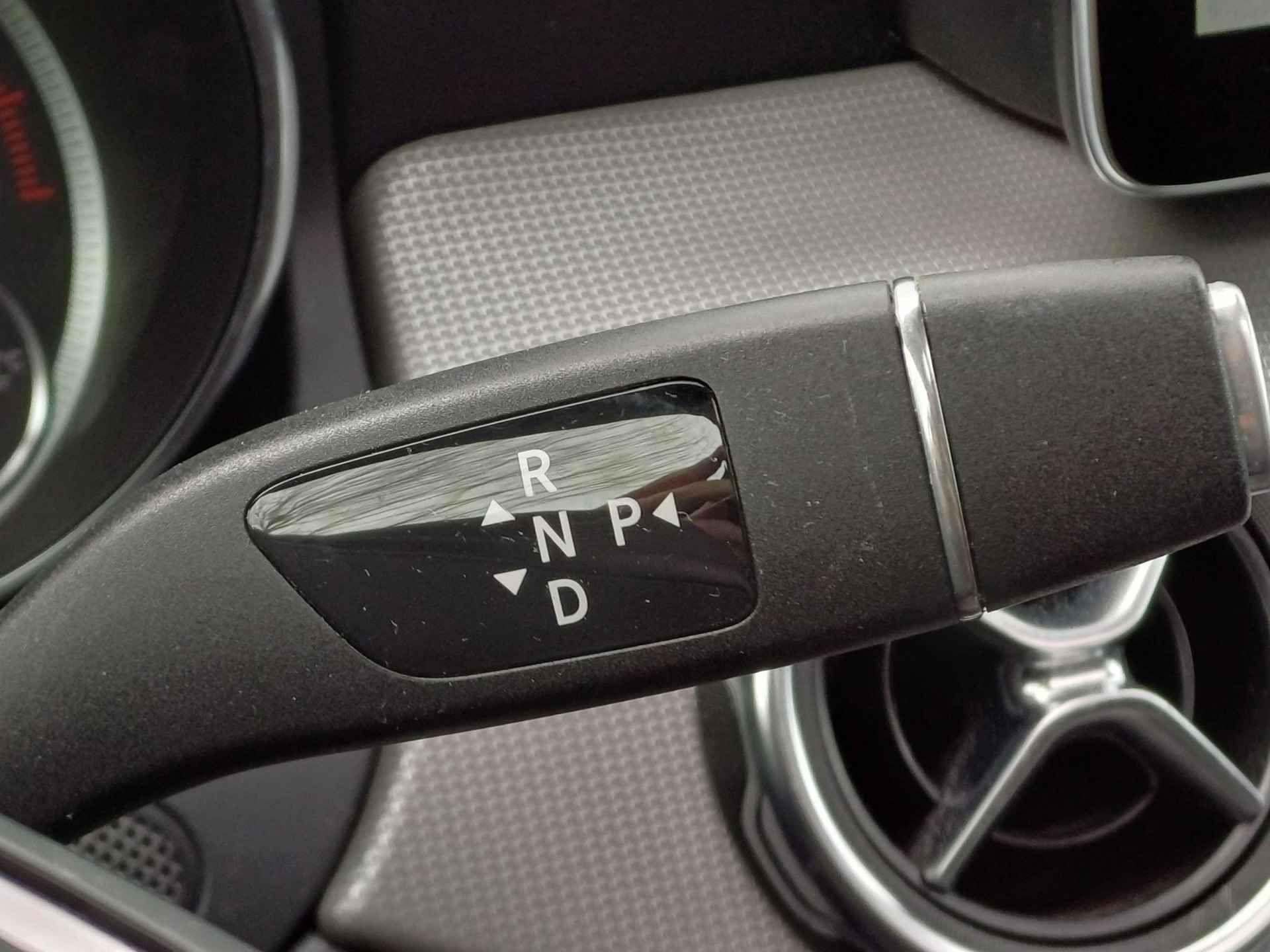 Mercedes-Benz GLA-klasse 180 Sport Edition Premium Plus Half Leder / Automaat / Navigatie / Panoramadak / Climate Control / LED / AMG-Styling - 43/47