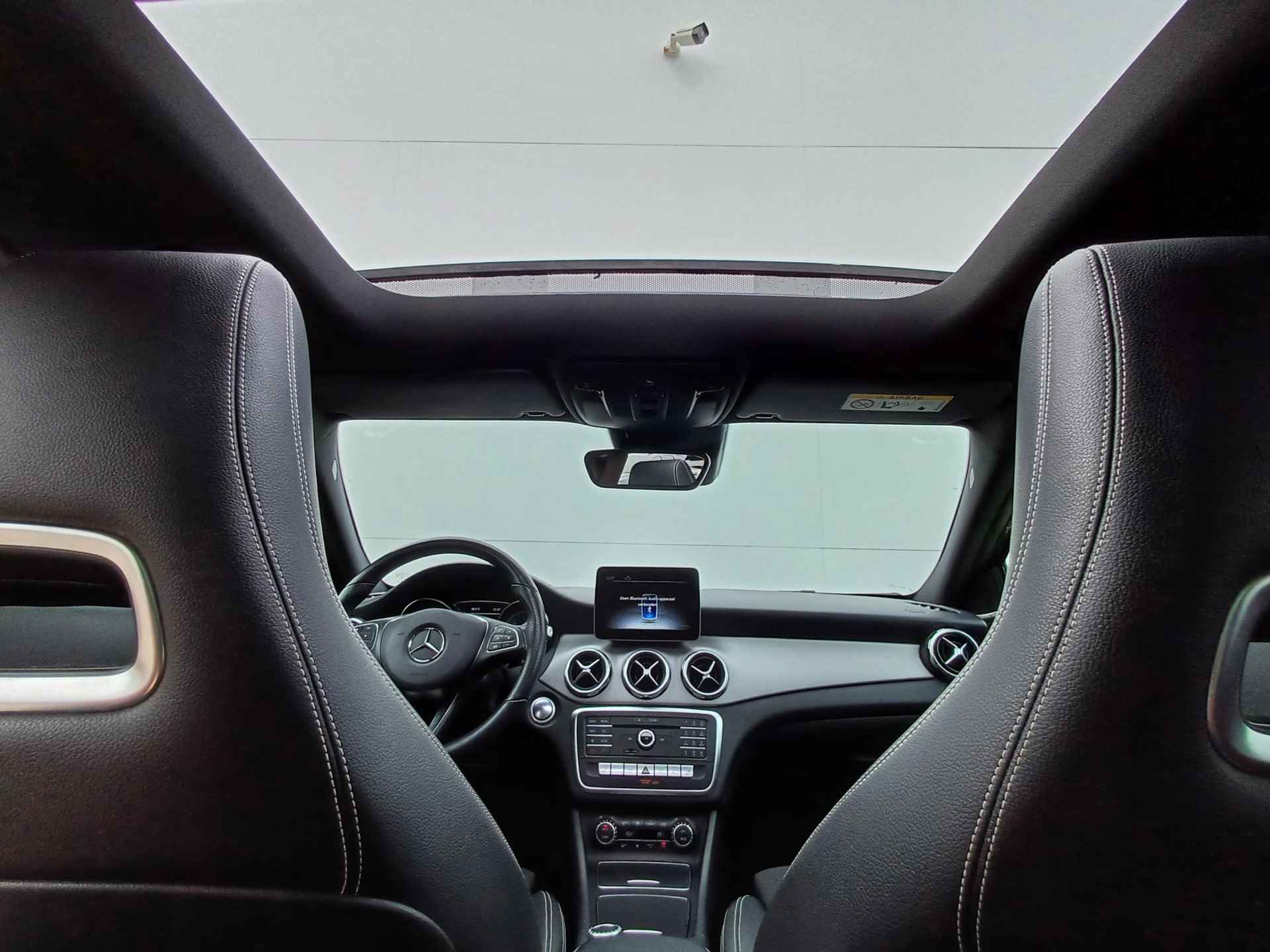 Mercedes-Benz GLA-klasse 180 Sport Edition Premium Plus Half Leder / Automaat / Navigatie / Panoramadak / Climate Control / LED / AMG-Styling - 30/47