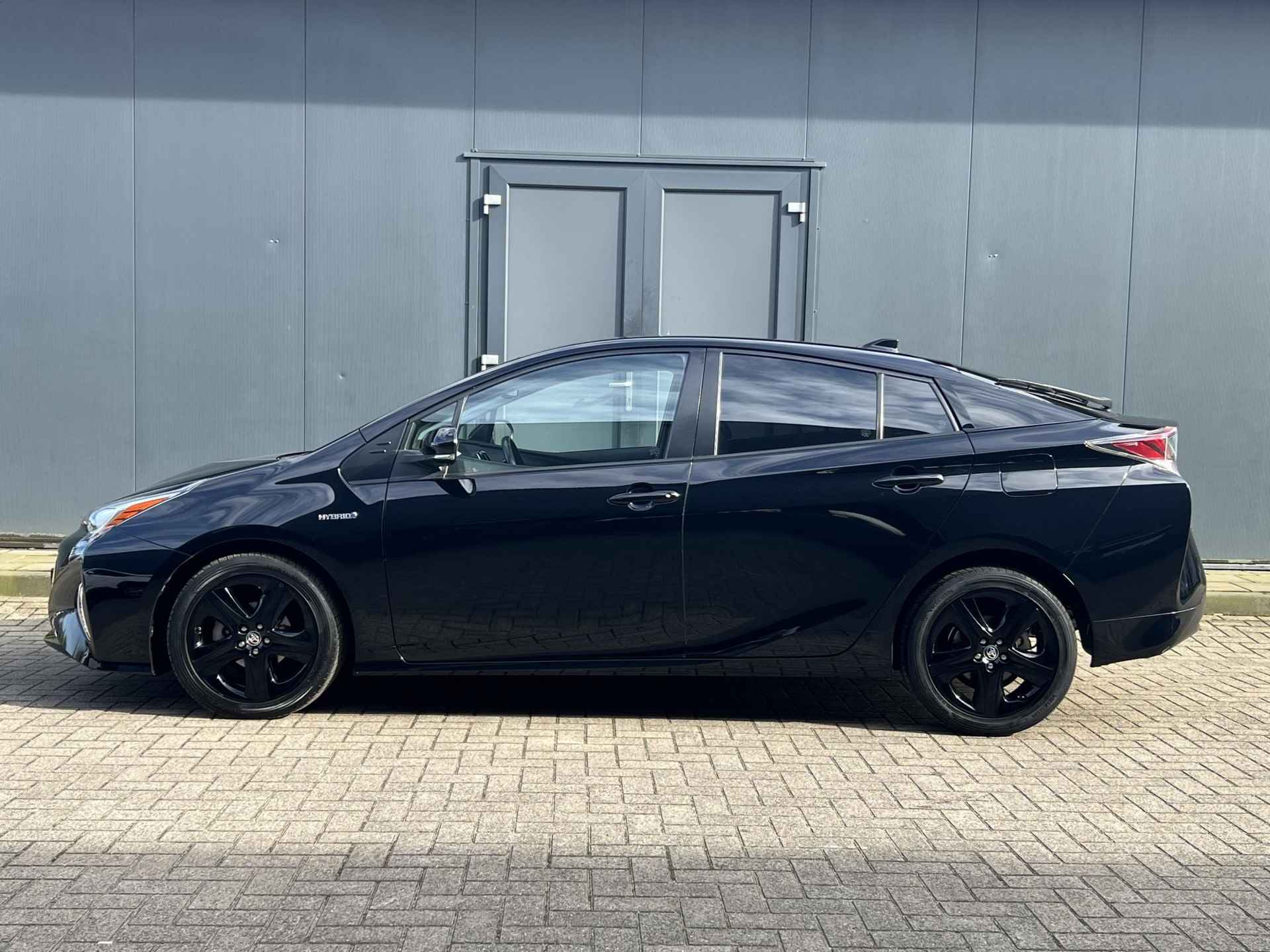 Toyota Prius 1.8 First Edition Automaat / Navigatie / Cruise Control / Climate Control / Stoelverwarming / DAB / Bluetooth / Head-Up Display / Dodehoek Herkenning / Camera - 8/30