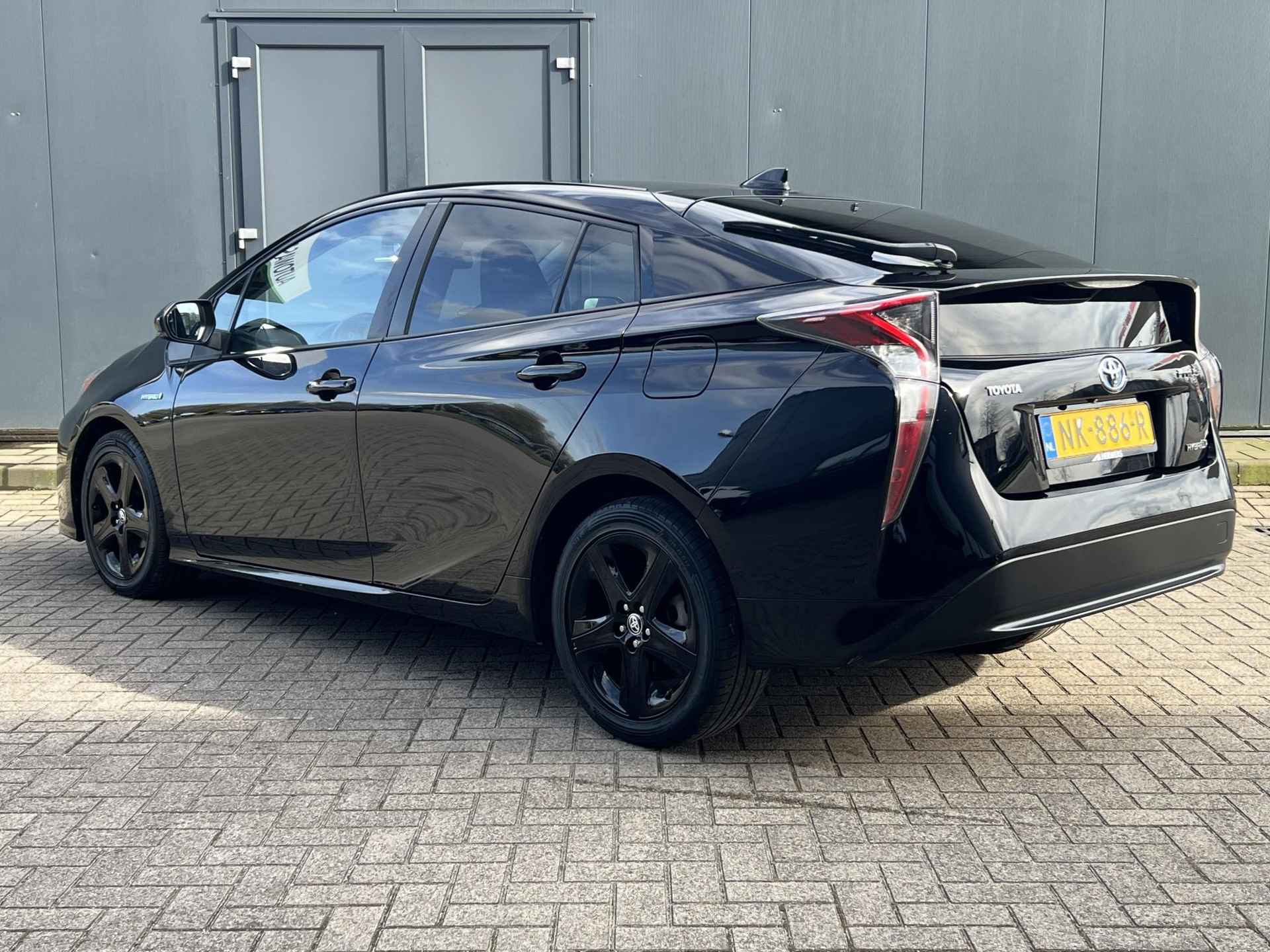 Toyota Prius 1.8 First Edition Automaat / Navigatie / Cruise Control / Climate Control / Stoelverwarming / DAB / Bluetooth / Head-Up Display / Dodehoek Herkenning / Camera - 14/30