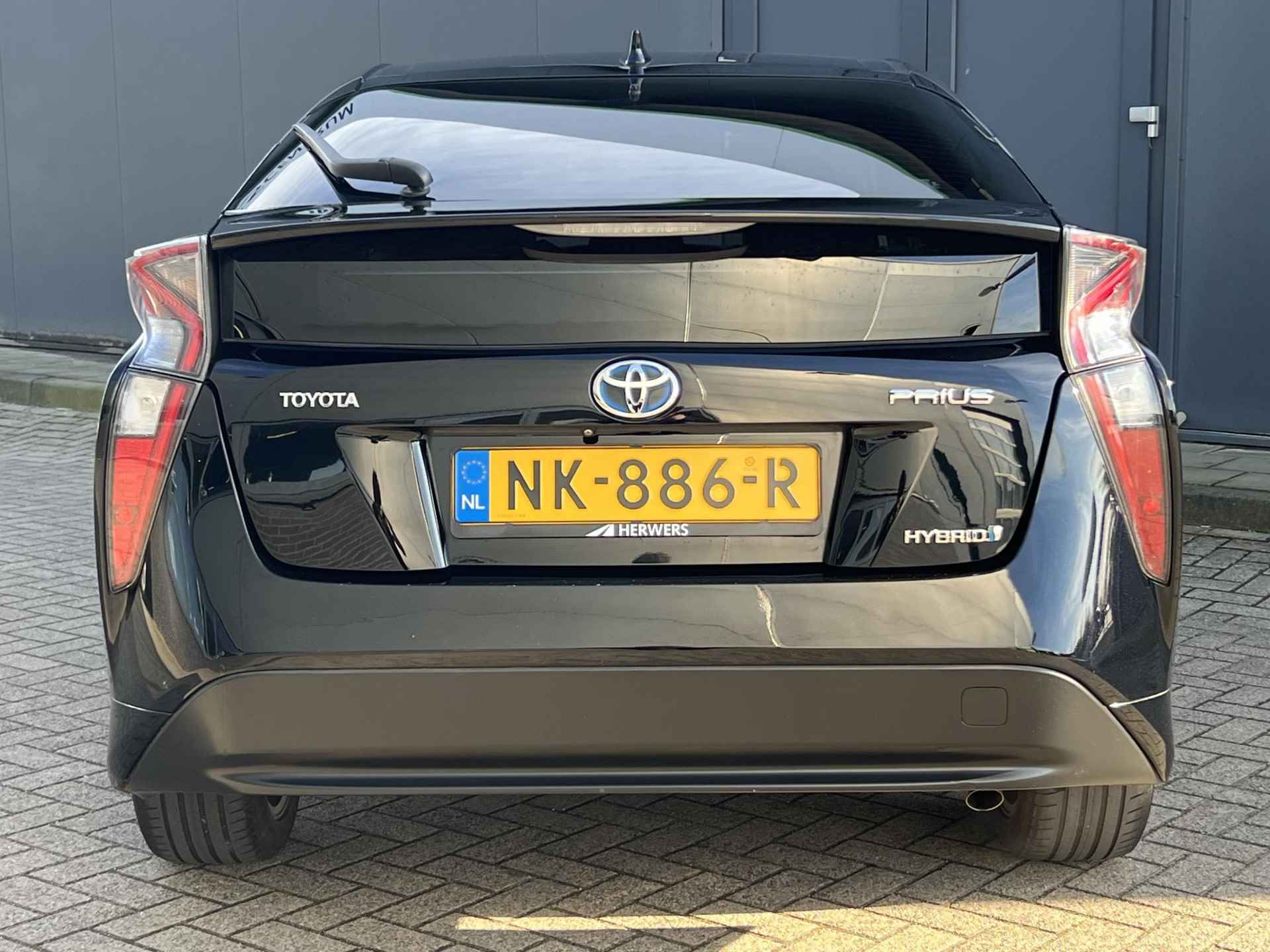 Toyota Prius 1.8 First Edition Automaat / Navigatie / Cruise Control / Climate Control / Stoelverwarming / DAB / Bluetooth / Head-Up Display / Dodehoek Herkenning / Camera - 22/30