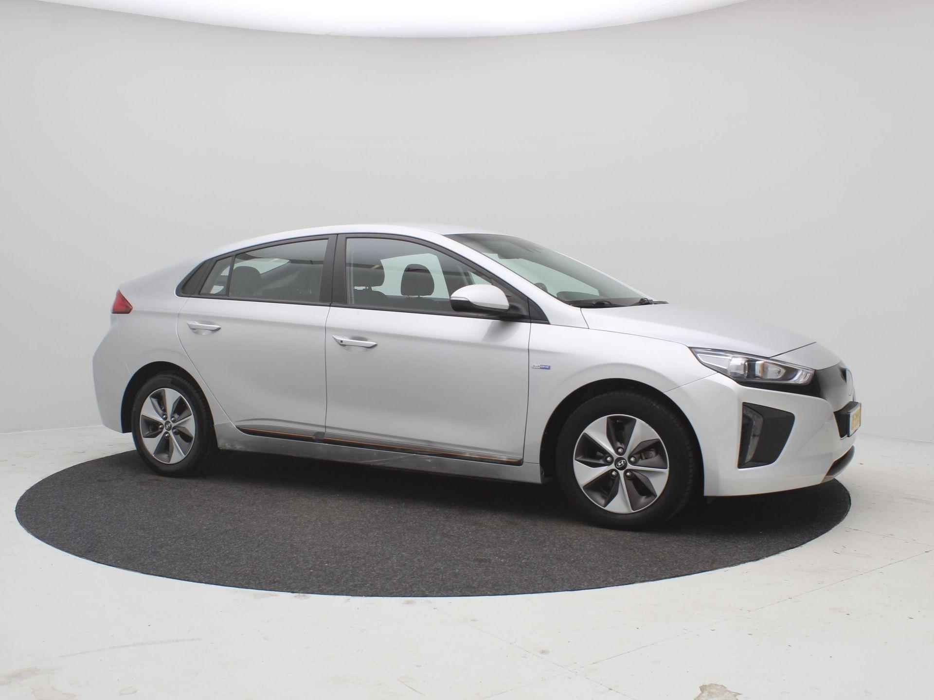 Hyundai IONIQ Comfort EV / SoH 100% / Navigatie / Adaptieve Cruise Control / Apple CarPlay & Android Auto / Airco Climate Control / Historie bekend / NL Auto / - 12/68