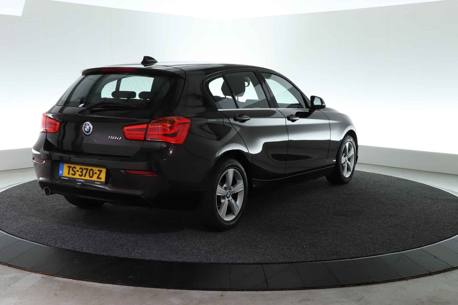 BMW 1-serie 118d Executive / CRUISE / CLIMA / NAVI / PDC / - 2/29