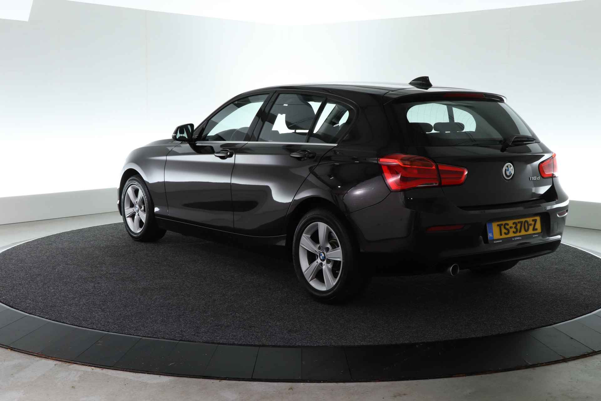 BMW 1-serie 118d Executive / CRUISE / CLIMA / NAVI / PDC / - 4/29