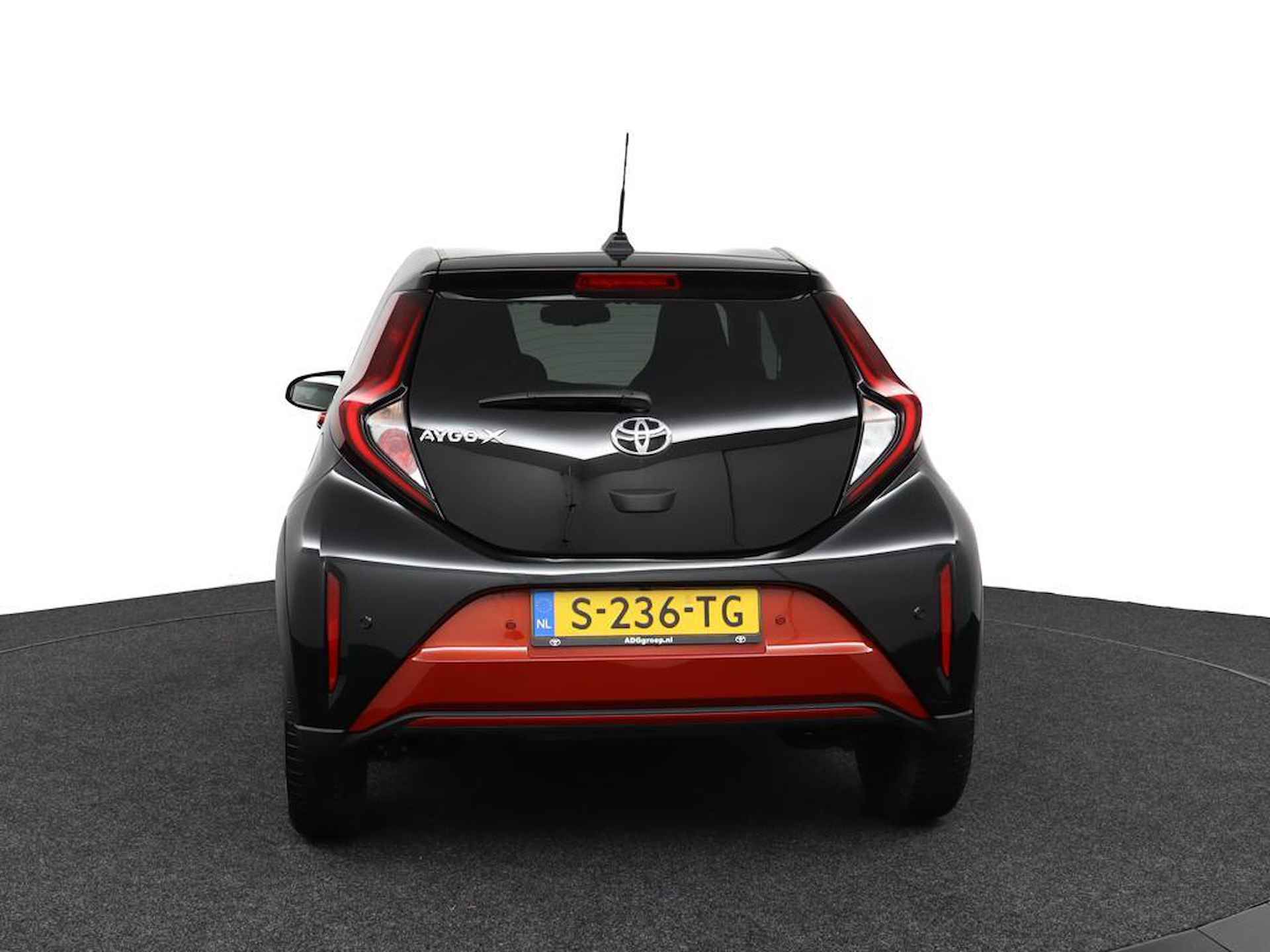 Toyota Aygo X 1.0 VVT-i MT Premium | voorstoelen verwarmd | parkeersensoren v/a | Navigatie | - 34/45