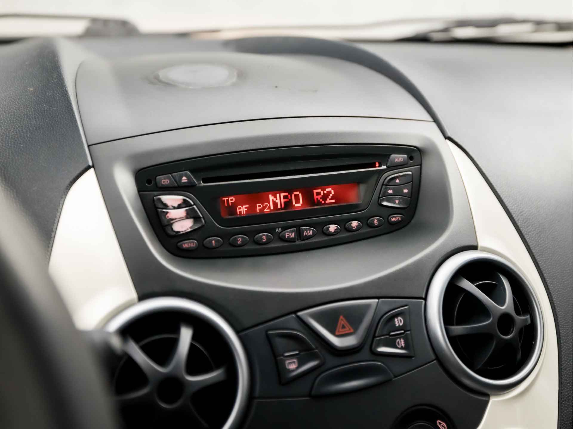 Ford Ka 1.2 Titanium (NAP, RADIO, AIRCO, ELEK PAKKET, SPORTSTOELEN, NIEUWE APK, NIEUWSTAAT) - 8/26