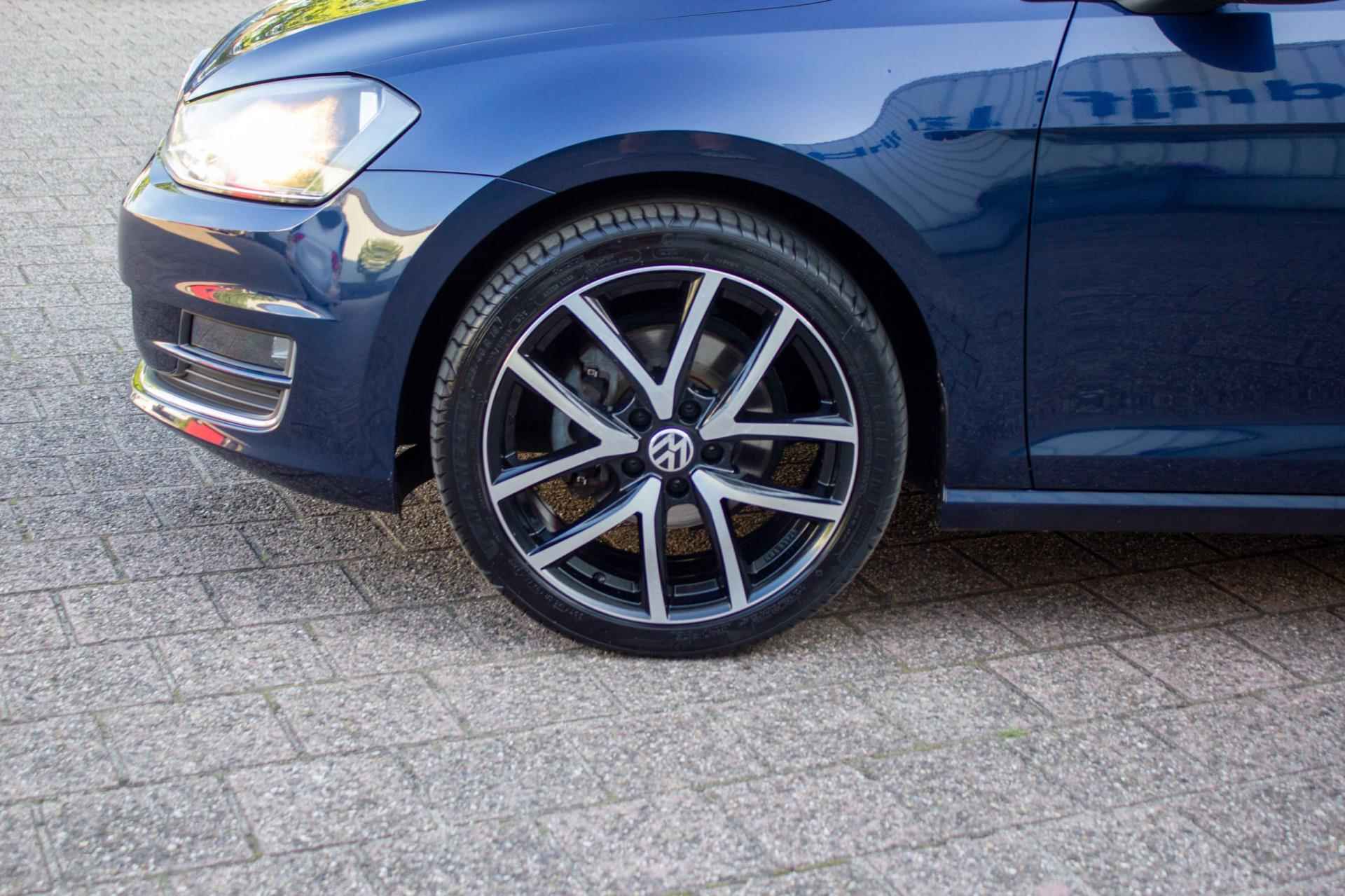 Volkswagen Golf 1.2 TSI DSG Highline | Prijs rijkaar incl. 12 mnd garantie | Navi WInterpakket Trekhaak Massagestoel - 13/55