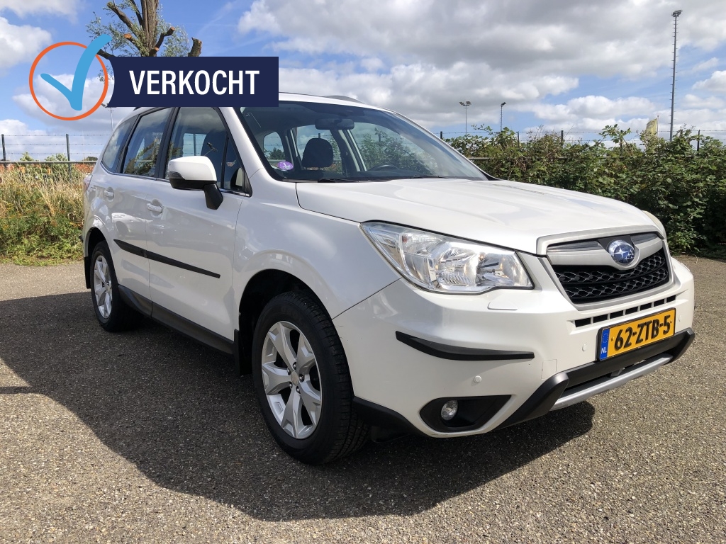 Subaru Forester 2.0 Luxury opendak. applecarplay. trekh.