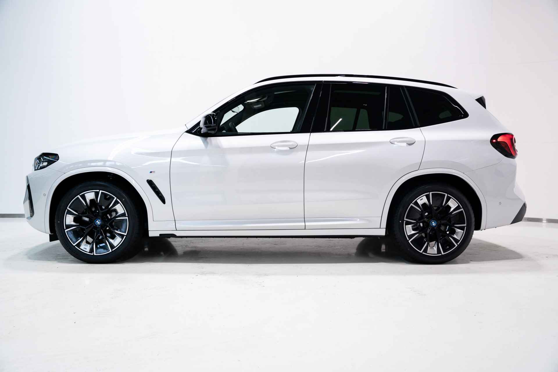 BMW iX3 Executive M Sportpakket Shadow Line - 6/35