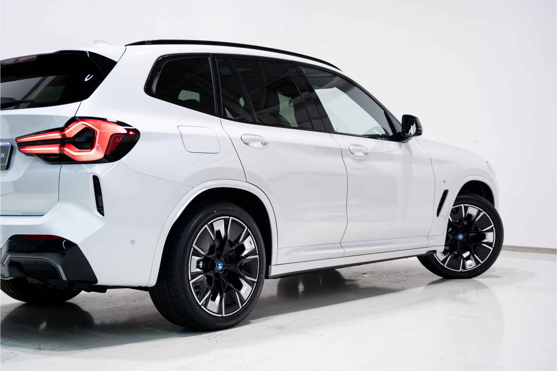 BMW iX3 Executive M Sportpakket Shadow Line - 13/35