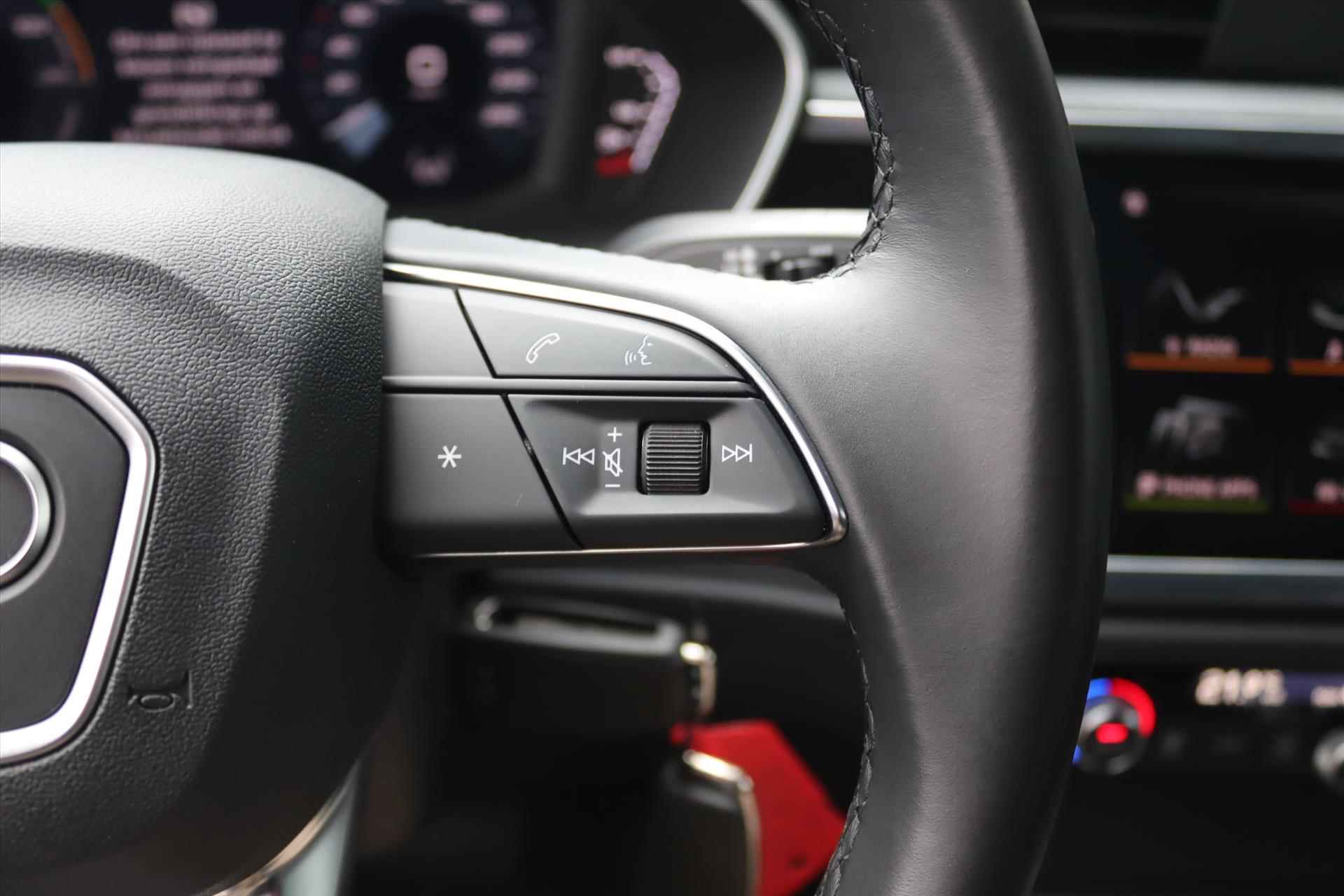 Audi Q3 45TFSIe 245PK PHEV AUTOMAAT BUSINESS E.D Navi Carplay | Adapt.Cruise | Virtual Cockpit | Verwarmde Sportstoelen | 20 Inch Lm | Electr.Klep | - 35/60