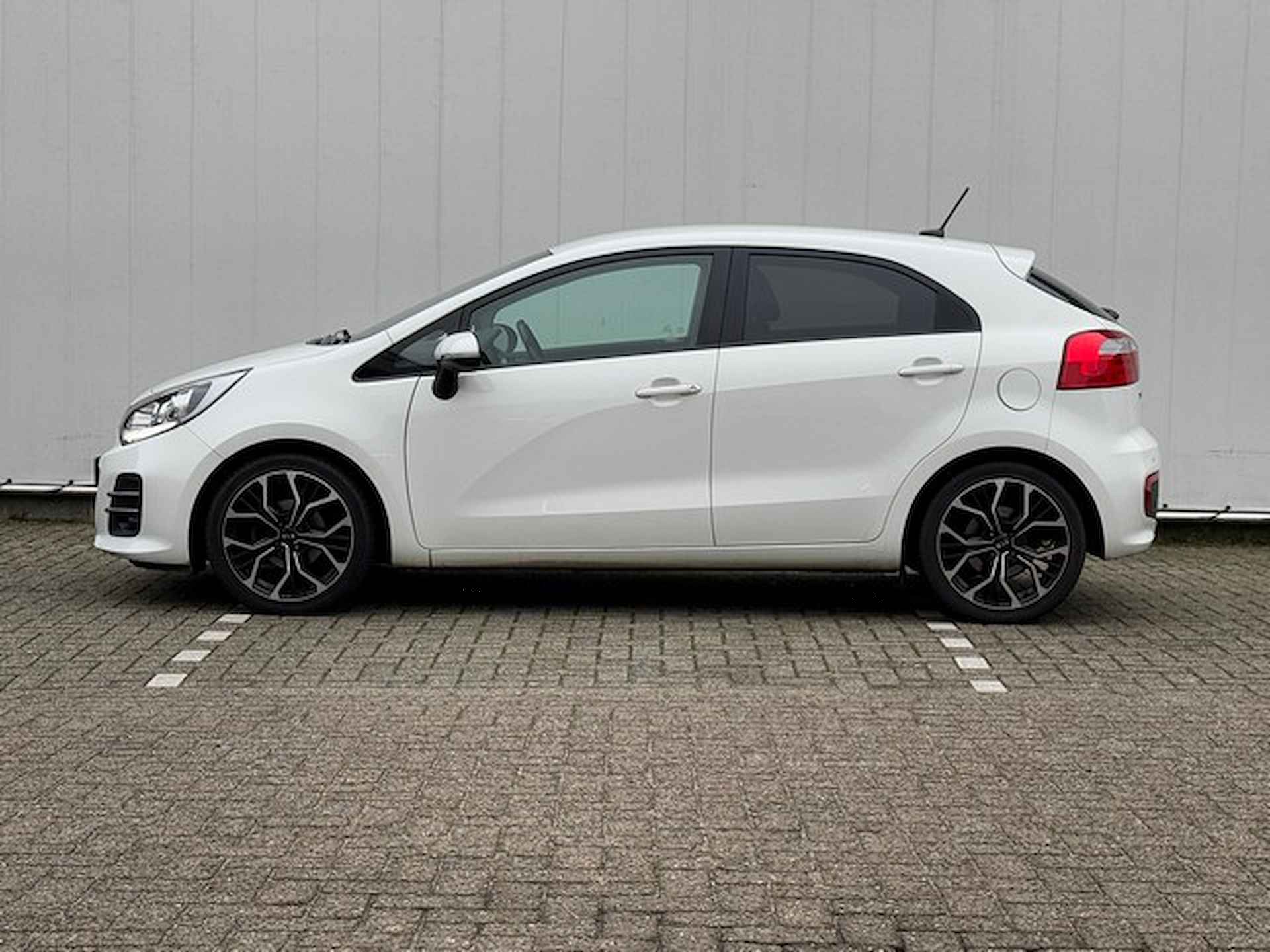 Kia Rio 1.2 CVVT ExecutiveLine met Navi/Camera, Stoel/Stuurverwarming, Climate Controle, 17inch All Season - 3/25