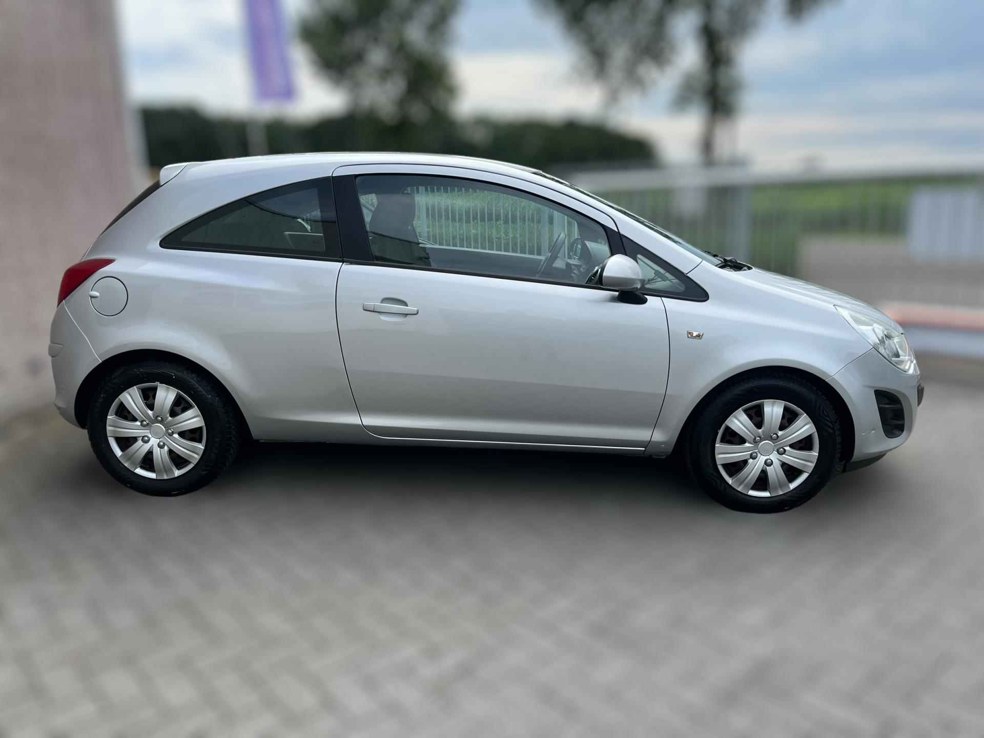 Opel Corsa 1.2-16V Business+ AUTOMAAT / PARKEERSENSOREN / AIRCO - 2/28