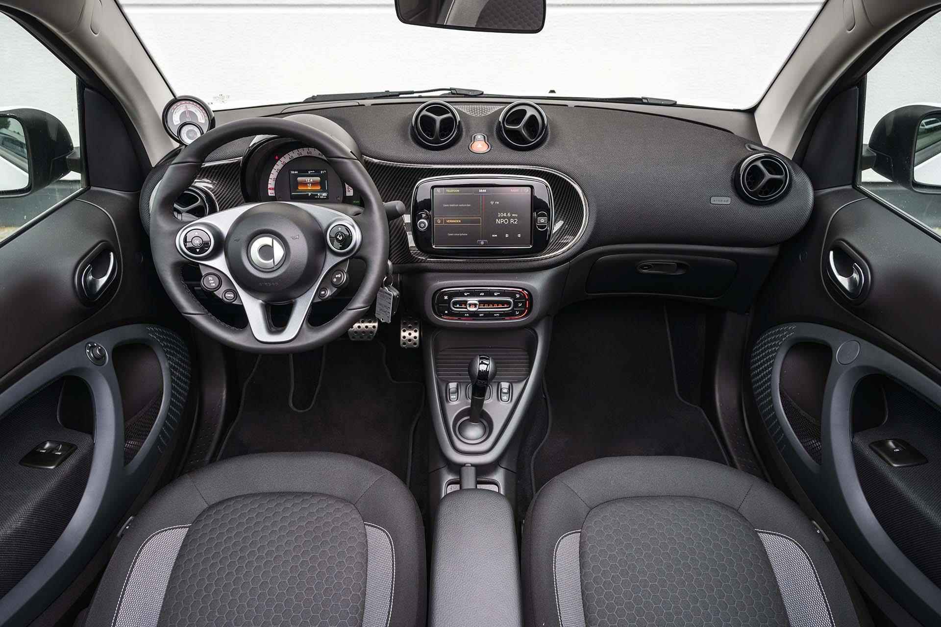 smart fortwo cabrio EQ Comfort 18 kWh Winterpakket | Rood dak | Carbon optiek interieur | - 18/37