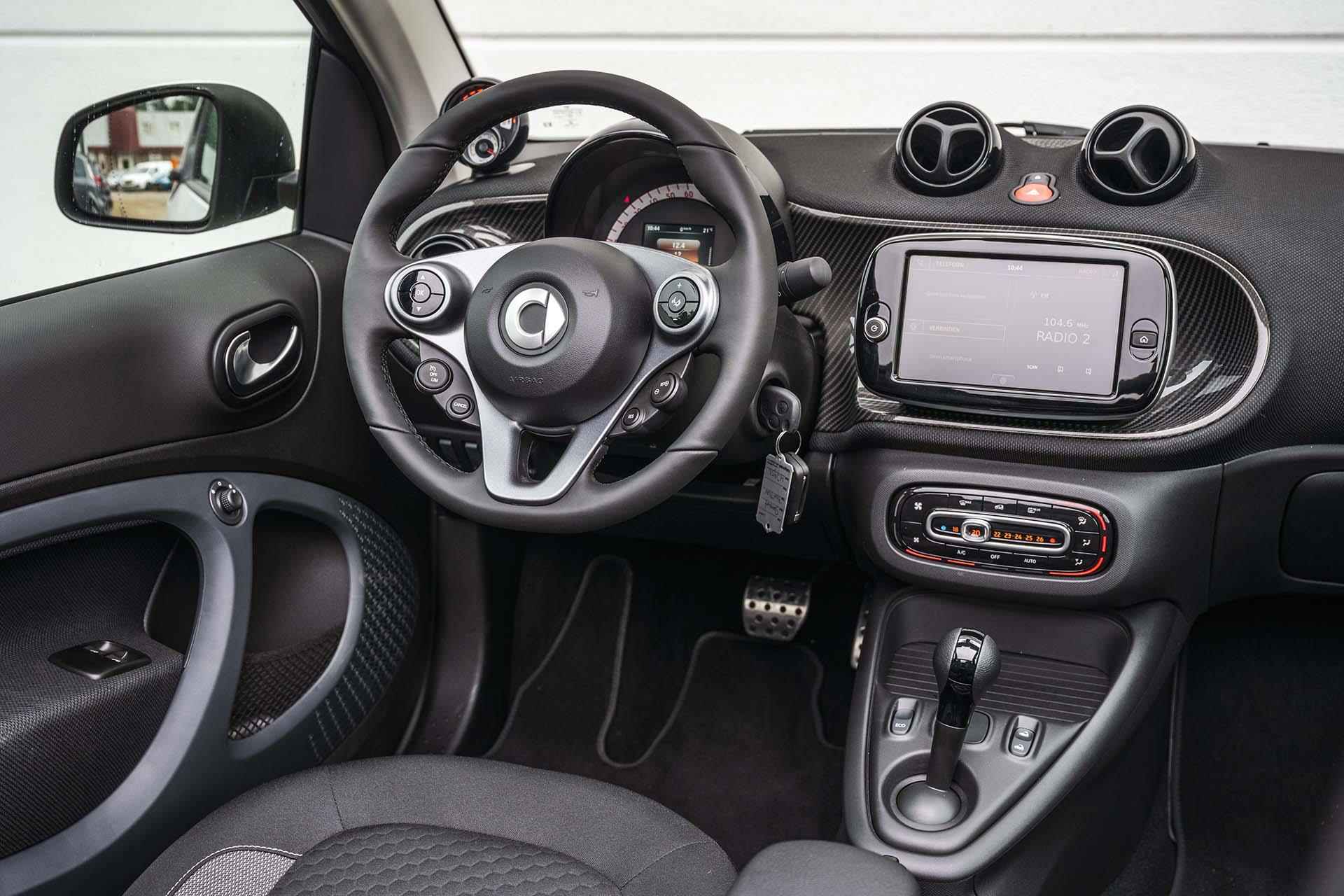 smart fortwo cabrio EQ Comfort 18 kWh Winterpakket | Rood dak | Carbon optiek interieur | - 19/37