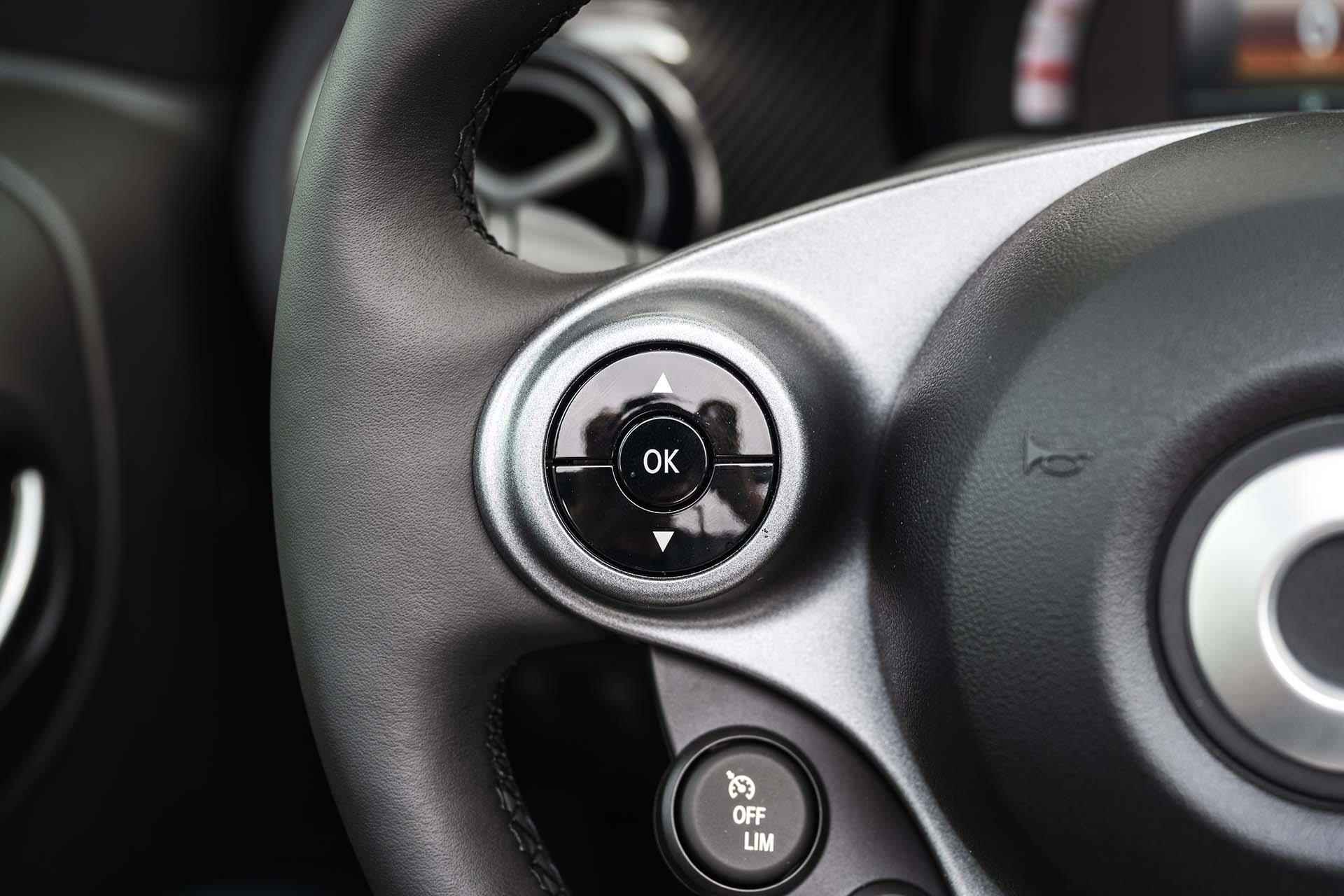 smart fortwo cabrio EQ Comfort 18 kWh Winterpakket | Rood dak | Carbon optiek interieur | - 29/37