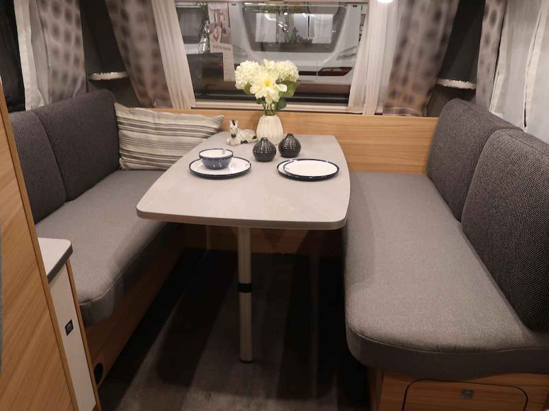 Dethleffs Camper Avantgarde 510 LE ENKELE BEDDEN - 19/25