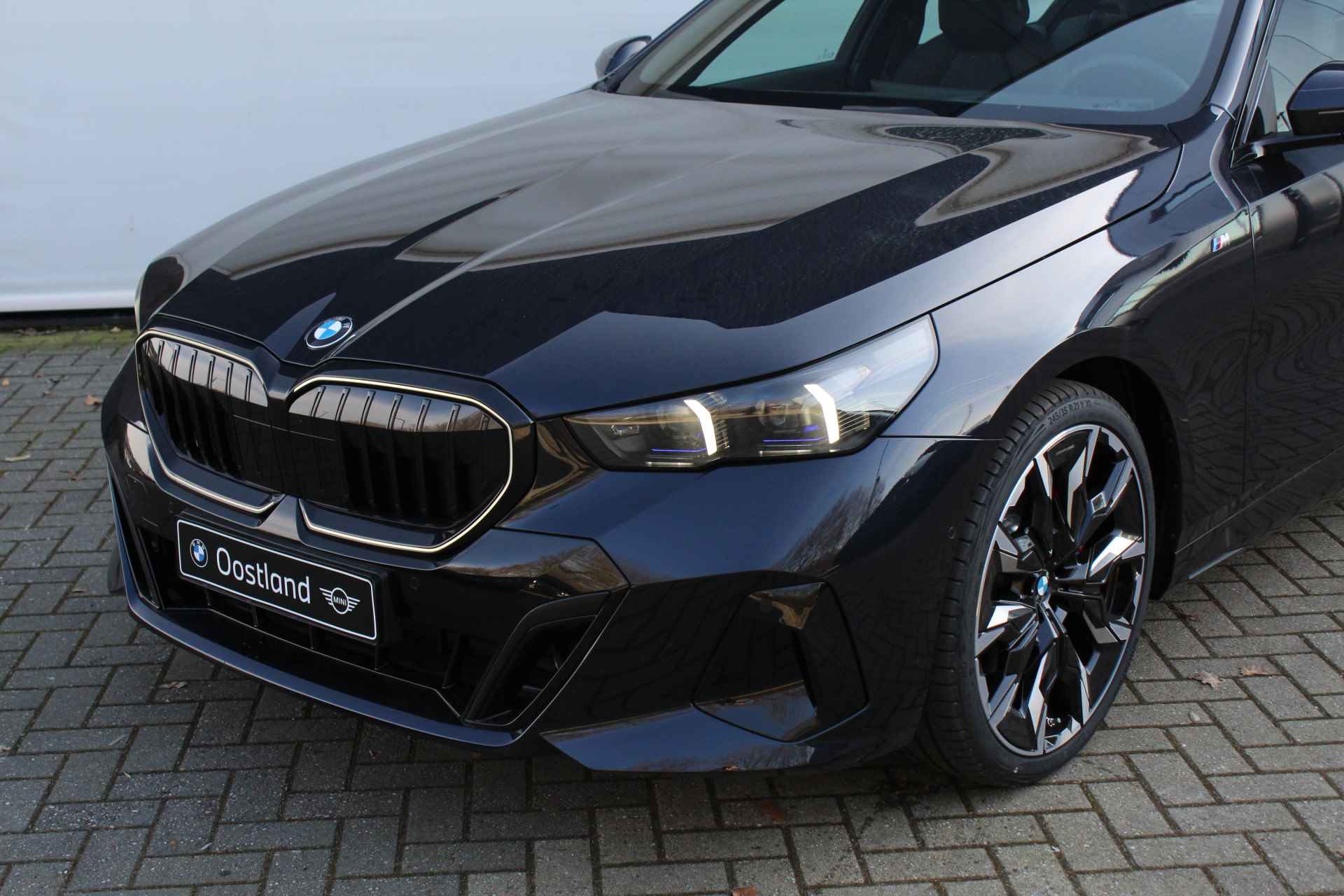 BMW 5 Serie 520i M Sport Automaat / Adaptieve LED / Parking Assistant / Harman-Kardon / M Sportonderstel / Stoelverwarming / Leder - 8/31