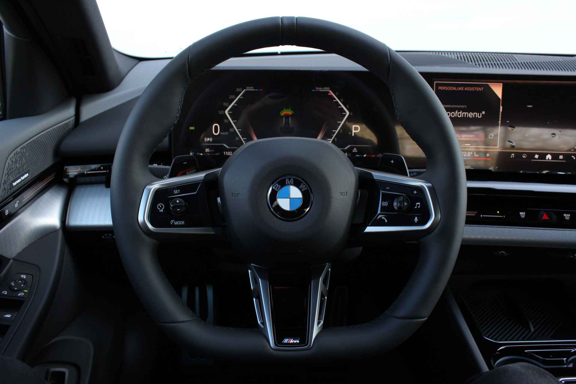 BMW 5 Serie 520i M Sport Automaat / Adaptieve LED / Parking Assistant / Harman-Kardon / M Sportonderstel / Stoelverwarming / Leder - 28/31
