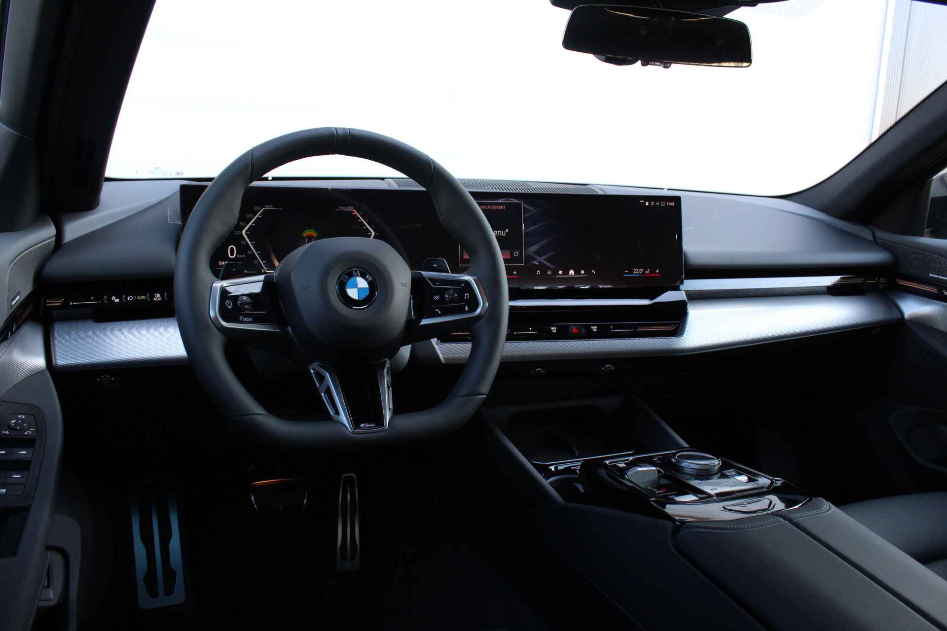 BMW 5 Serie 520i M Sport Automaat / Adaptieve LED / Parking Assistant / Harman-Kardon / M Sportonderstel / Stoelverwarming / Leder - 30/31