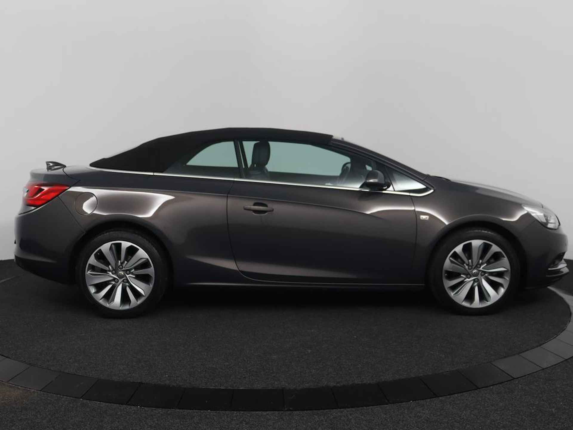 Opel Cascada 1.4 Turbo ecoFLEX Innovation Lederen Interieur | Stoel/stuur verwarming | PDC achter | Camera | Alarm | 19 inch alu velgen | Elec. bedienbare kap! - 13/42