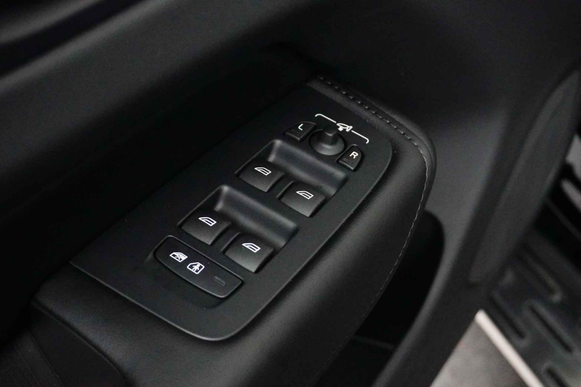 Volvo XC60 Recharge T6 AWD Plus Dark Long Range | Lightning Pack | Getint glas | 21" wielen | Trekhaak | Parkeerverwarming | - 18/34