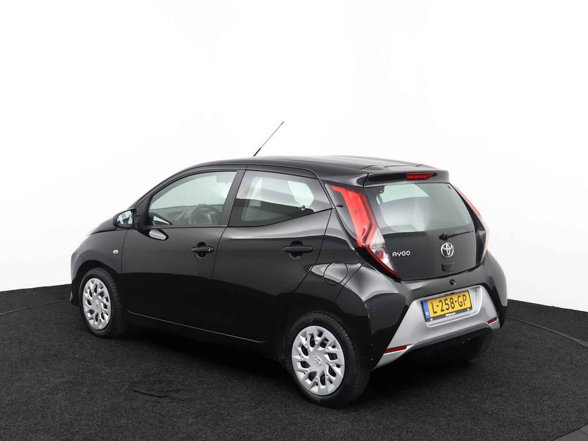 Toyota Aygo 1.0 VVT-i x-play | Parkeercamera | Apple carplay-Android auto | Airco | - 12/41