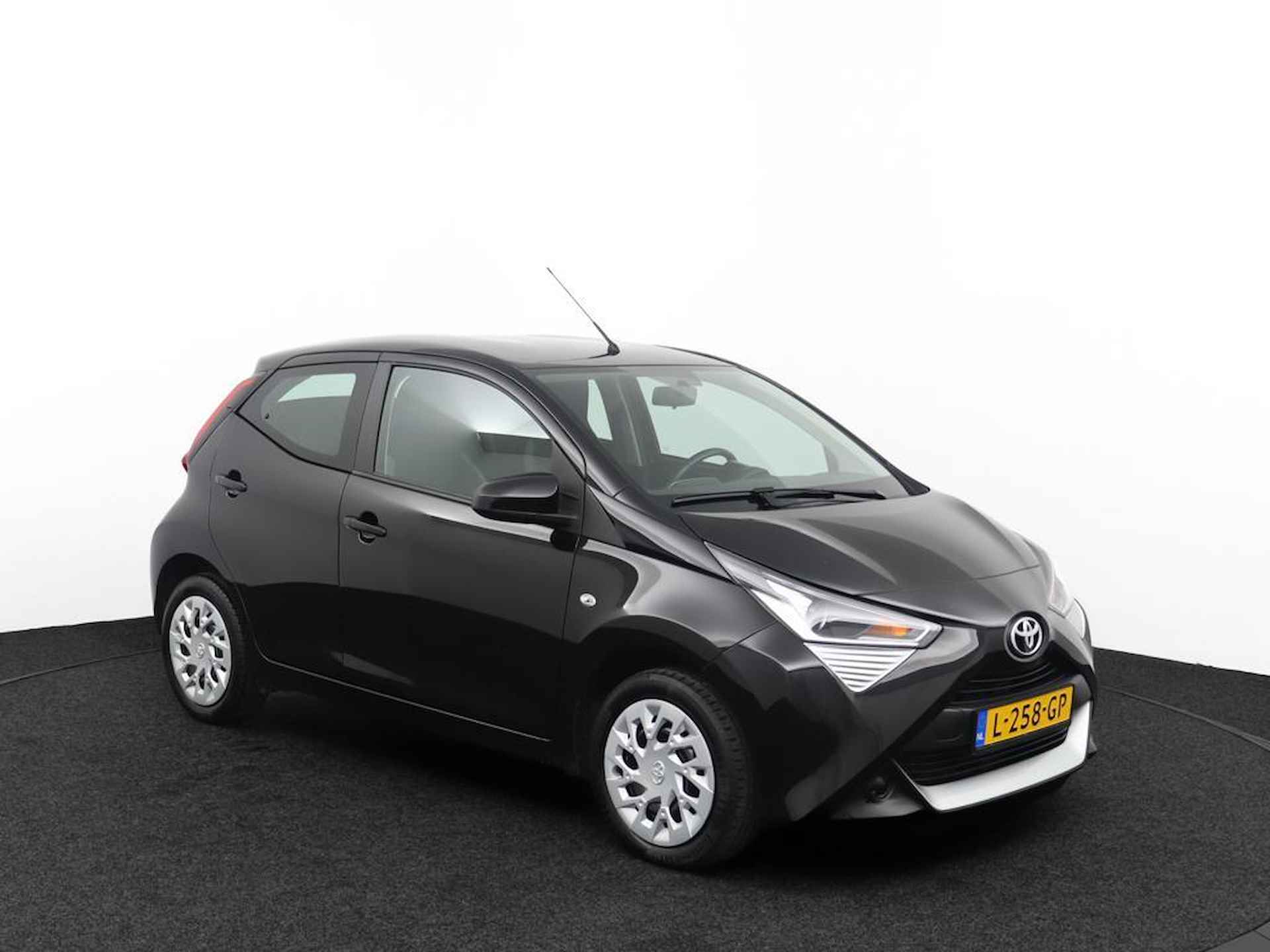 Toyota Aygo 1.0 VVT-i x-play | Parkeercamera | Apple carplay-Android auto | Airco | - 14/41