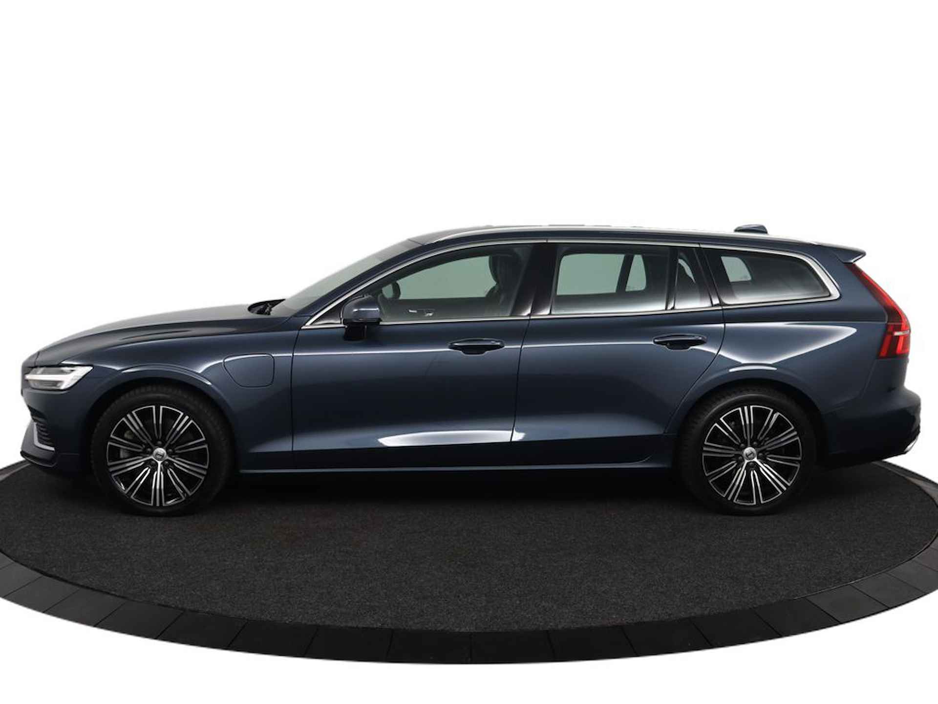 Volvo V60 T6 AWD Business Pro | Adaptieve cruise control incl. BLIS | High performance audio | Park assist voor & achter | Parkassist came DAB+ | Apple Carplay | Keyless entry | - 4/57