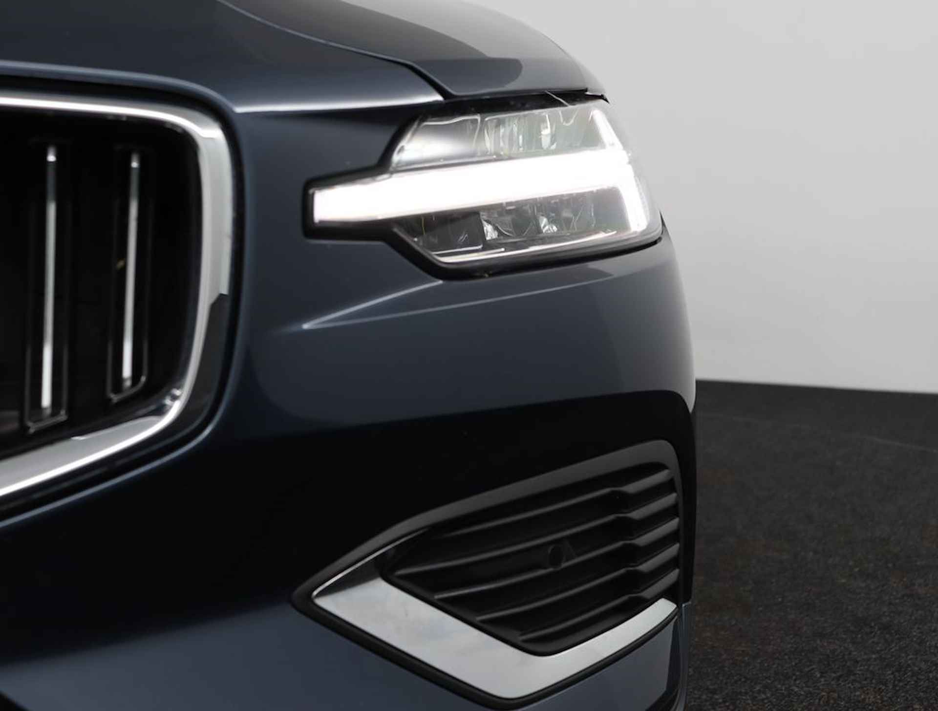 Volvo V60 T6 AWD Business Pro | Adaptieve cruise control incl. BLIS | High performance audio | Park assist voor & achter | Parkassist came DAB+ | Apple Carplay | Keyless entry | - 33/57