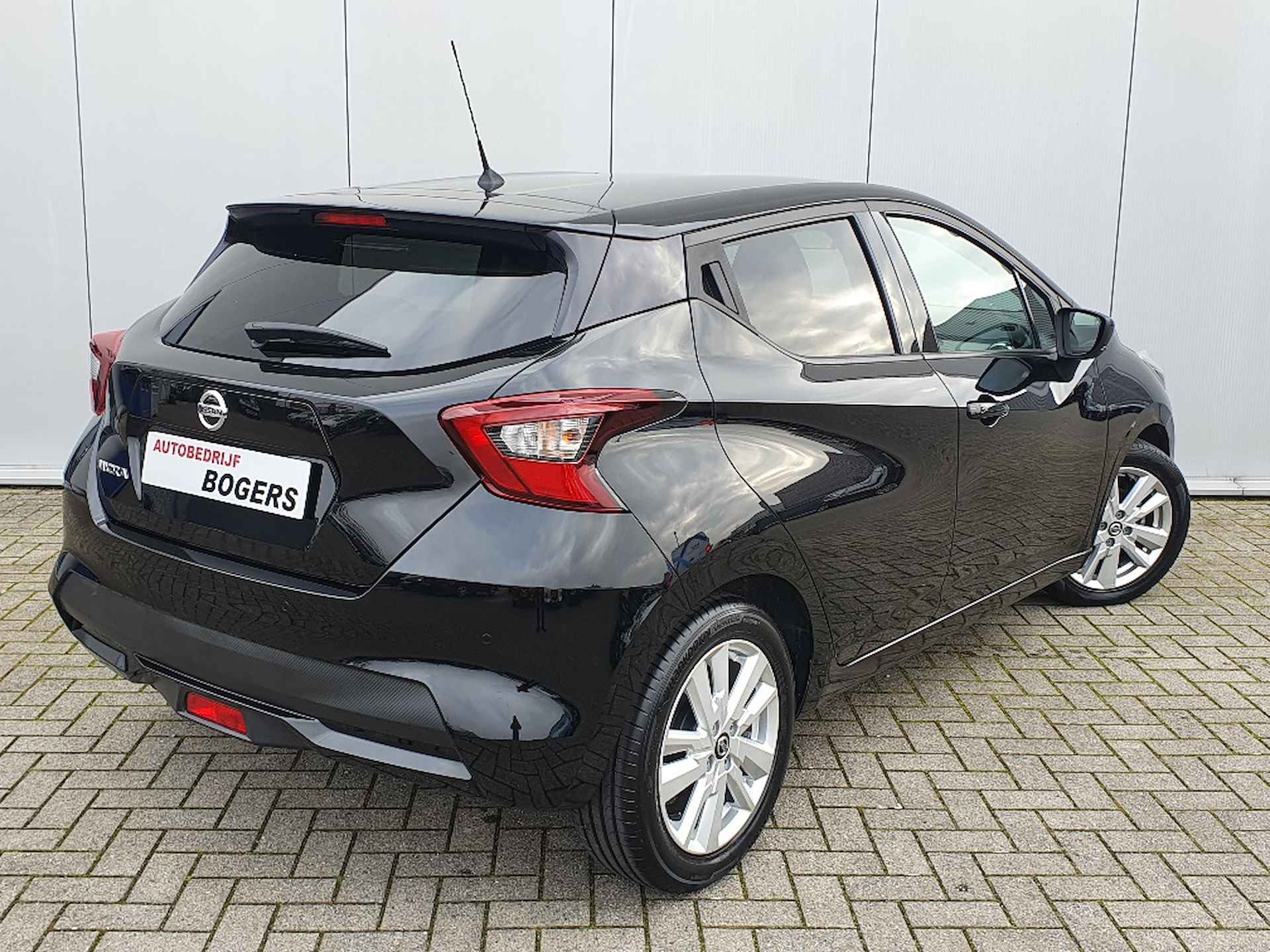 Nissan Micra 1.0 IG-T N-Connecta Navigatie, Airco, Cruise Control, 16"Lm, Keyless Entry, Achteruitrijcamera - 2/26