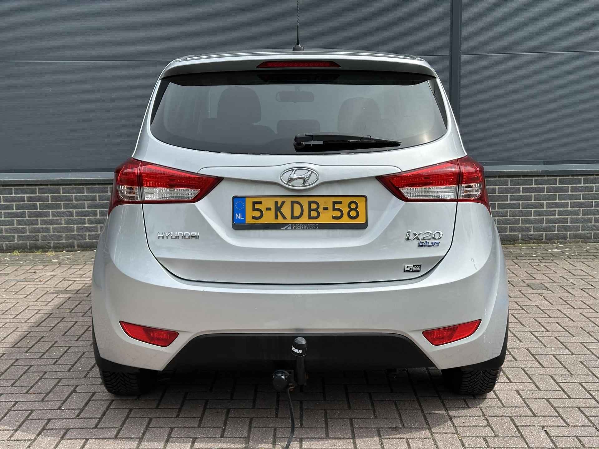 Hyundai ix20 1.6i i-Motion / Trekhaak, 1300kg trekgewicht / Elektrische ramen V+A / Airco / Radio / - 18/31