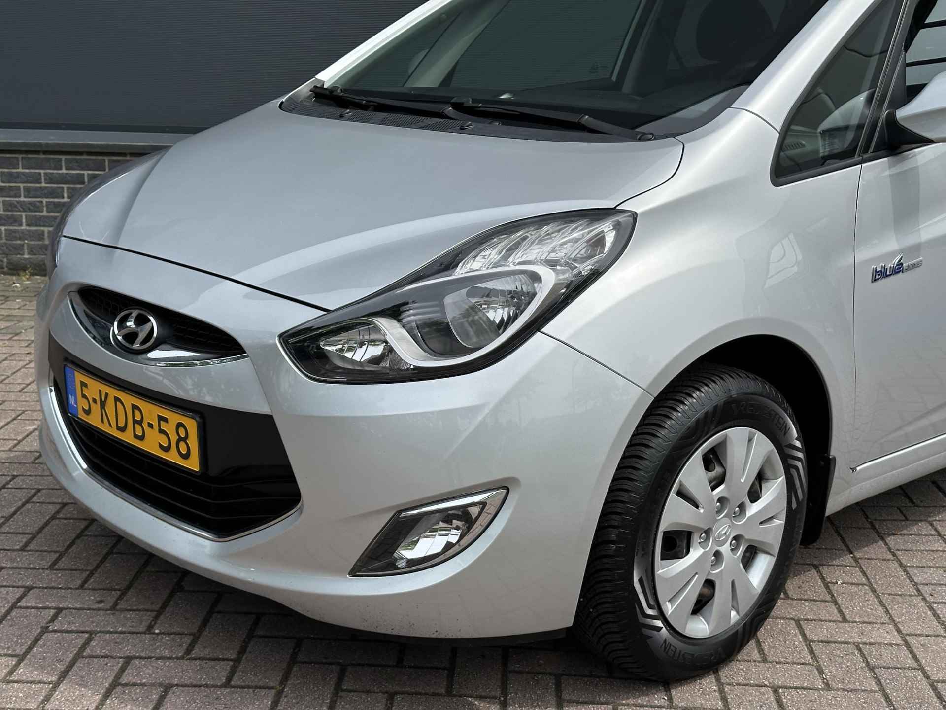 Hyundai ix20 1.6i i-Motion / Trekhaak, 1300kg trekgewicht / Elektrische ramen V+A / Airco / Radio / - 19/31