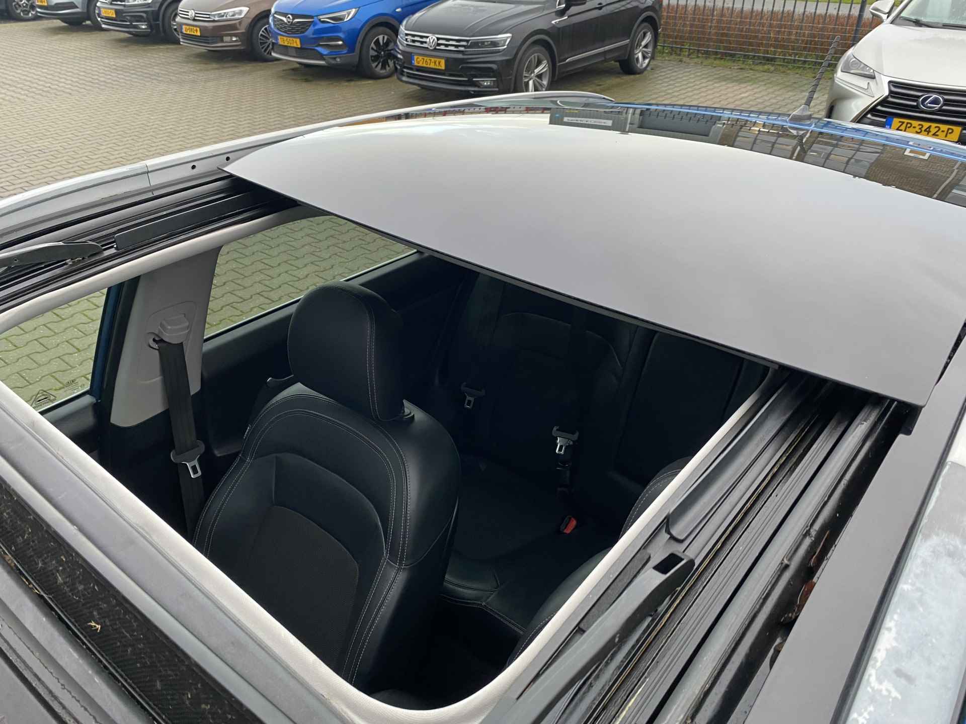 Kia Sportage 2.0 X-ecutive Plus Pack First Edition Navigatie, Lederen Bekleding & Schuifkanteldak - 24/35