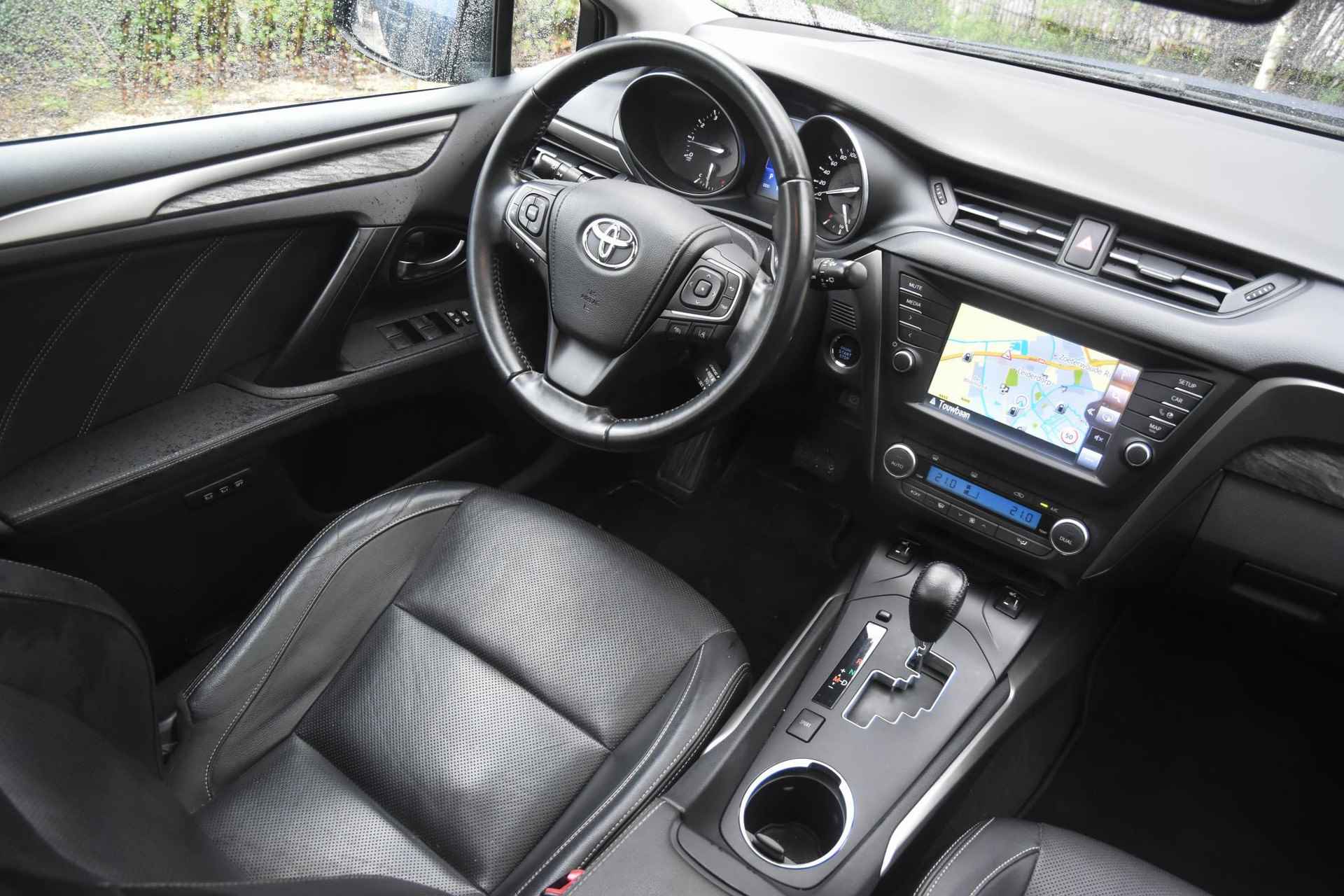Toyota Avensis Touring Sports 2.0 VVT-i Executive / camera / pano-dak / zwart leer / stoelverwarming / cruise control / trekhaak / elek. Stoelen / parkeersensoren - 3/48