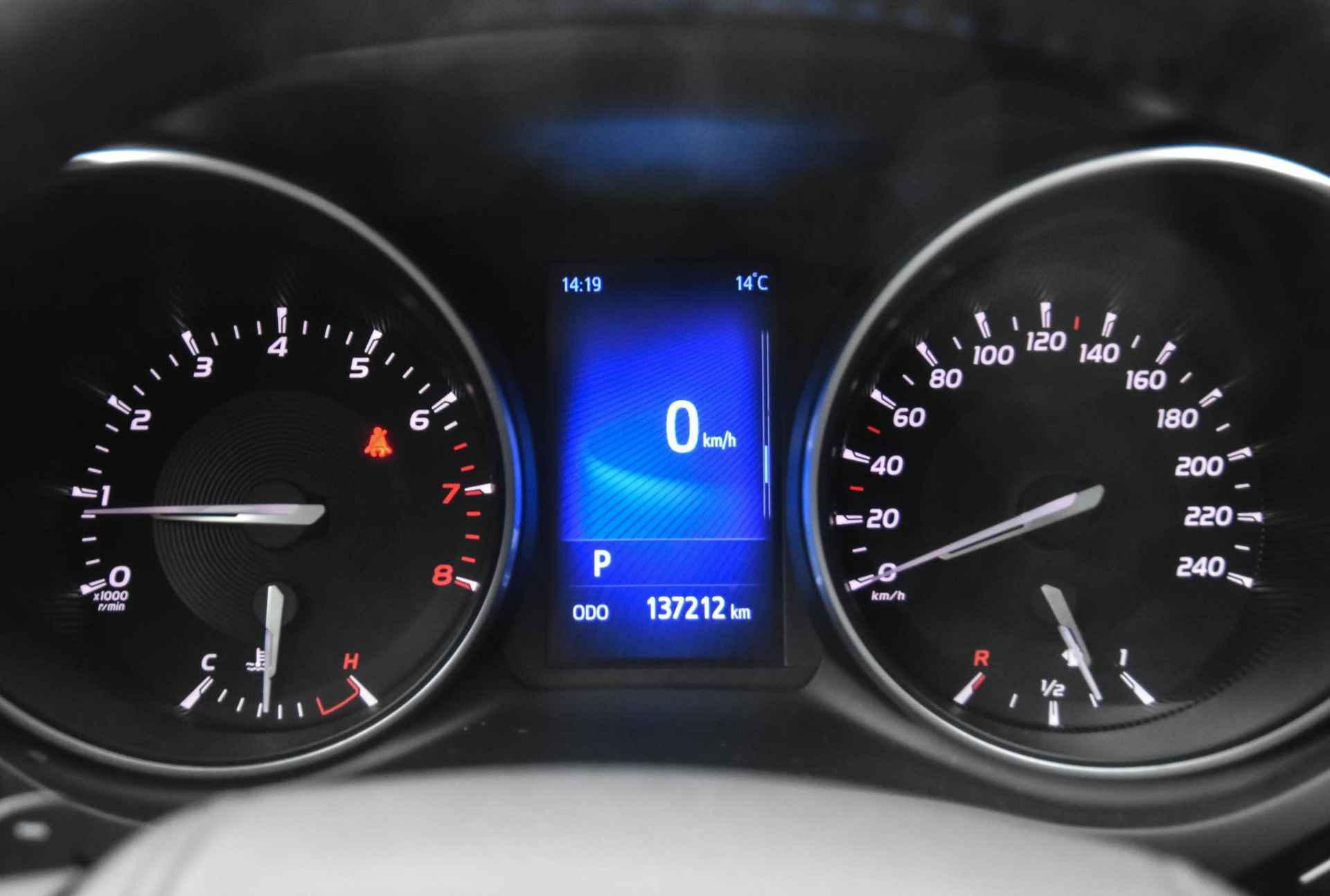 Toyota Avensis Touring Sports 2.0 VVT-i Executive / camera / pano-dak / zwart leer / stoelverwarming / cruise control / trekhaak / elek. Stoelen / parkeersensoren - 4/48