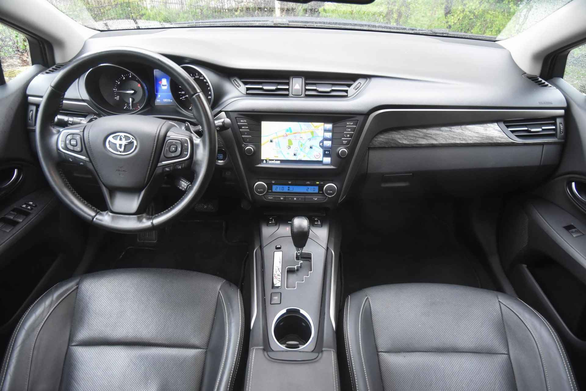 Toyota Avensis Touring Sports 2.0 VVT-i Executive / camera / pano-dak / zwart leer / stoelverwarming / cruise control / trekhaak / elek. Stoelen / parkeersensoren - 12/48