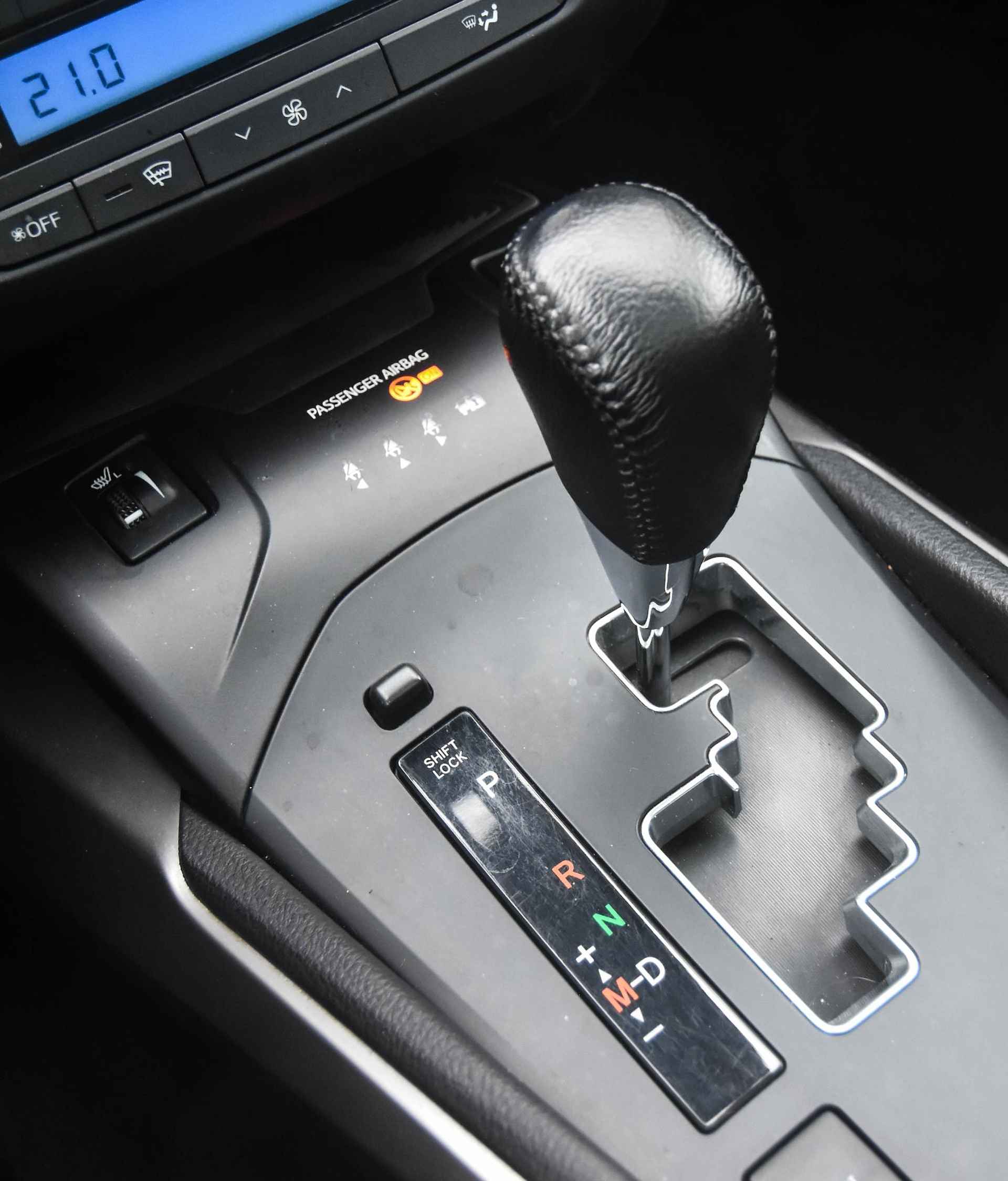 Toyota Avensis Touring Sports 2.0 VVT-i Executive / camera / pano-dak / zwart leer / stoelverwarming / cruise control / trekhaak / elek. Stoelen / parkeersensoren - 21/48