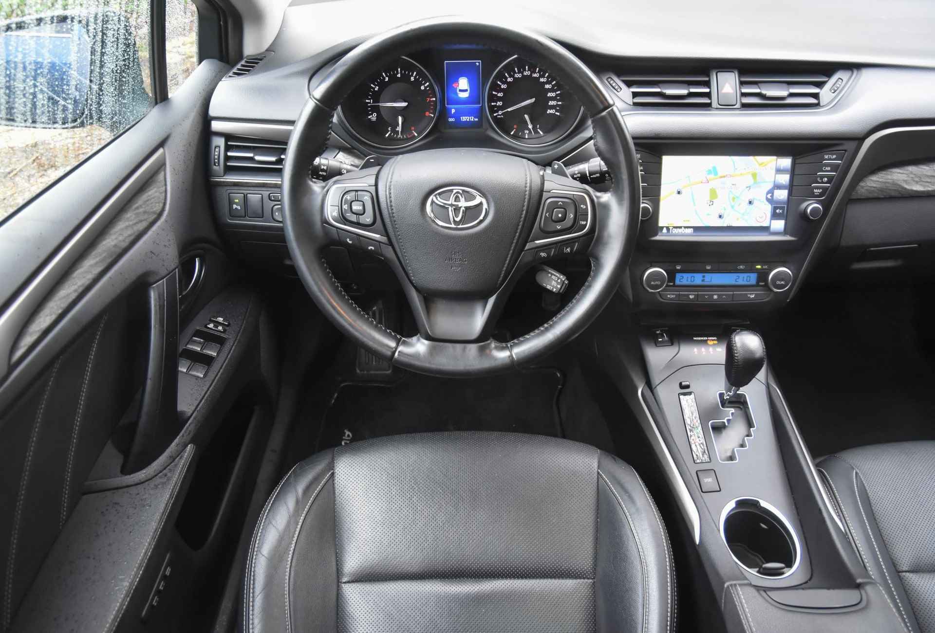 Toyota Avensis Touring Sports 2.0 VVT-i Executive / camera / pano-dak / zwart leer / stoelverwarming / cruise control / trekhaak / elek. Stoelen / parkeersensoren - 31/48