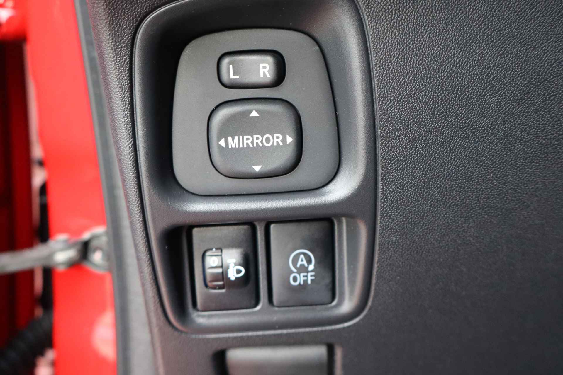 Toyota Aygo 1.0 VVT-i x-play NL-Auto!! Camera I Tel.Bluetooth I Led -- 2de Pinksterdag open van 11.00 t/m 15.30 uur -- - 22/27