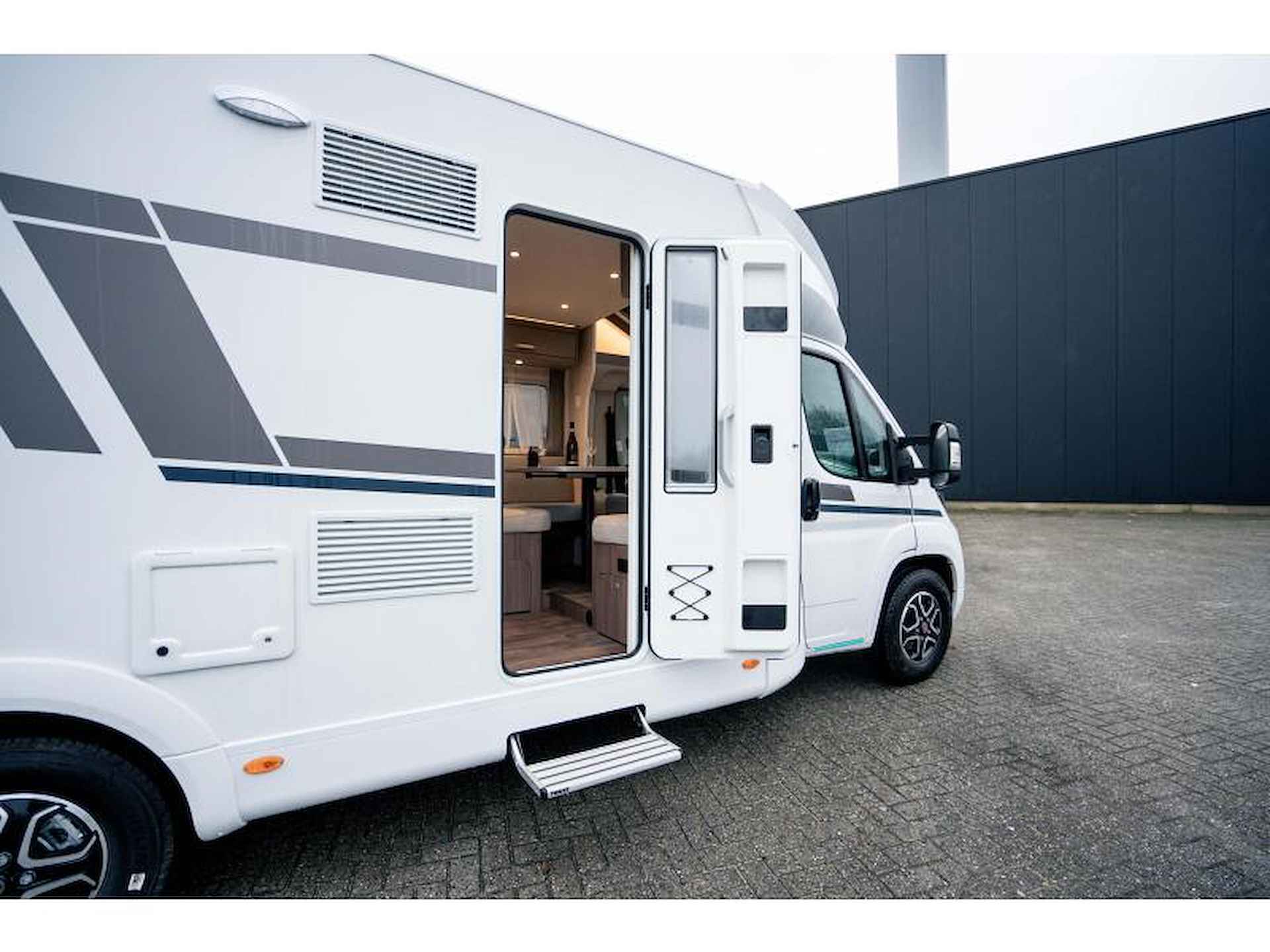 Carado T447  VERHUURCAMPER - 10/25