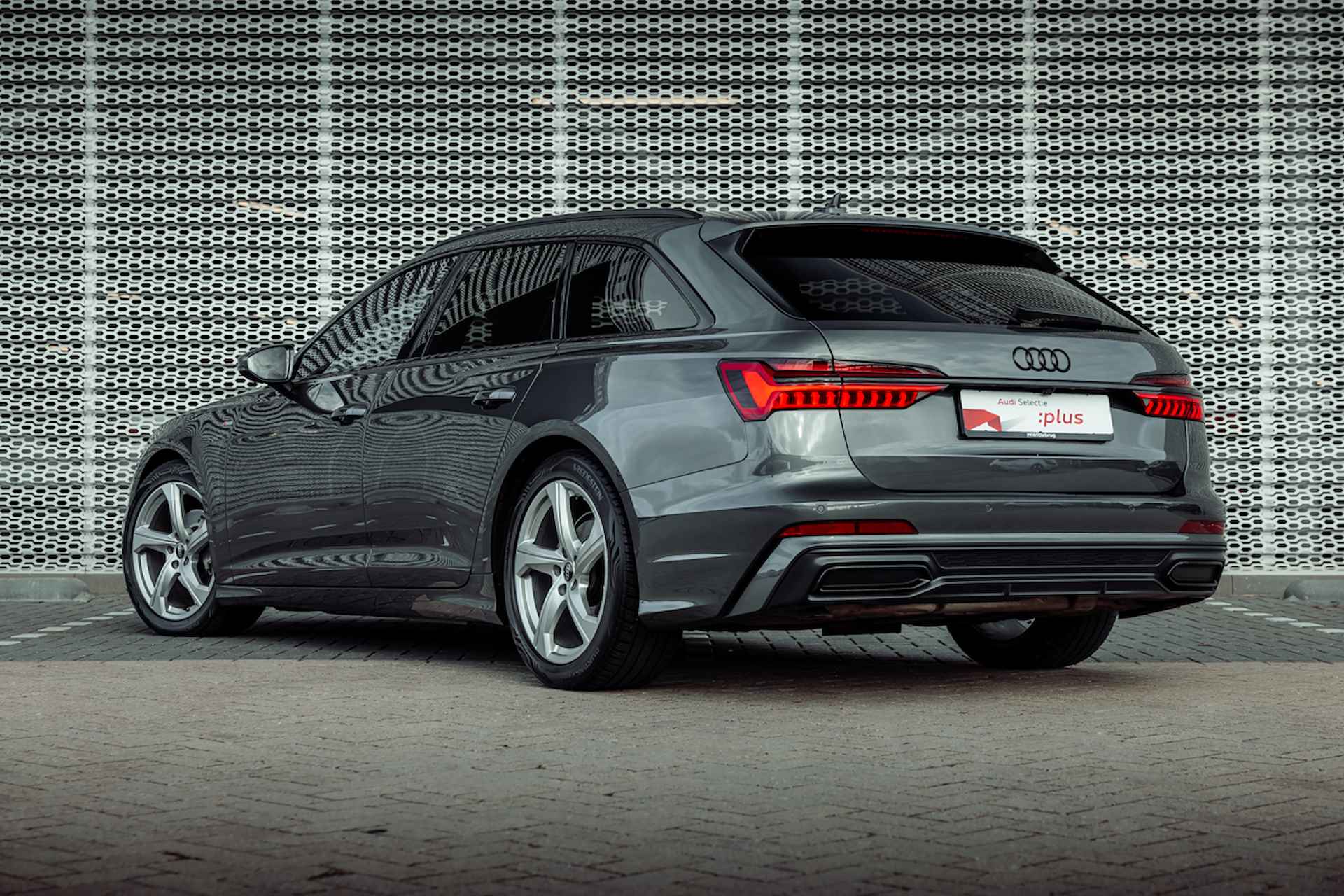 Audi A6 Avant 40 TFSI 204pk s-tronic S edition | Panoramadak | Trekhaak | Camera | Optiek zwart plus | Stoelverwarming - 5/36